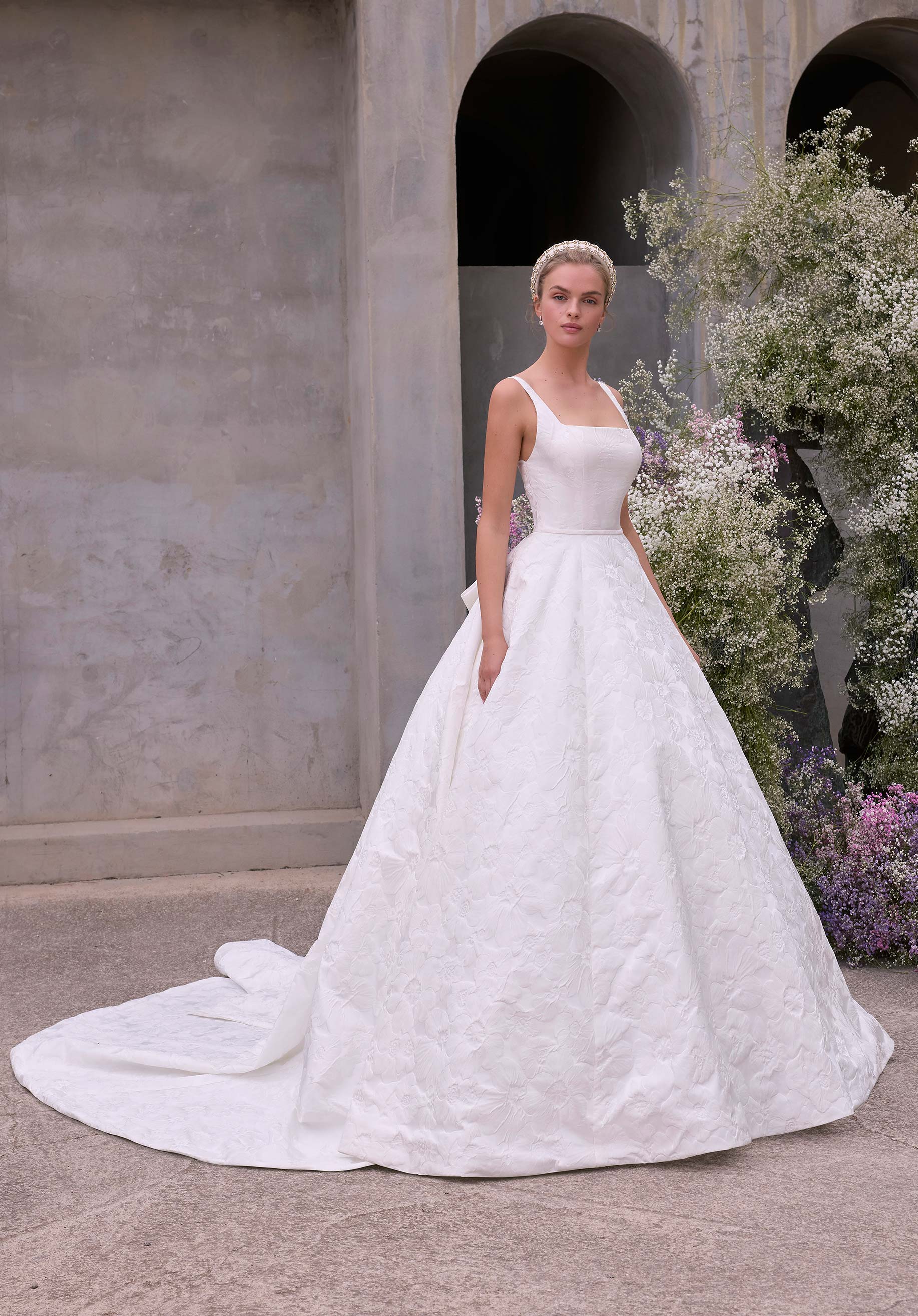 Dalia från Morilee i ball gown stil brudklänning