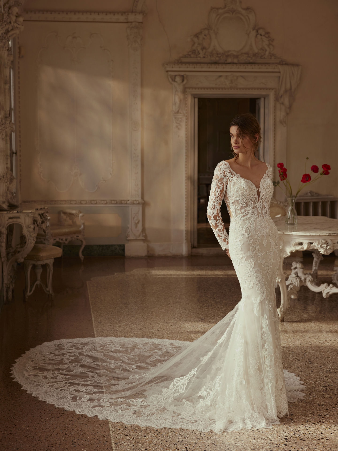Style 1273 från Demetrios i flared stil brudklänning