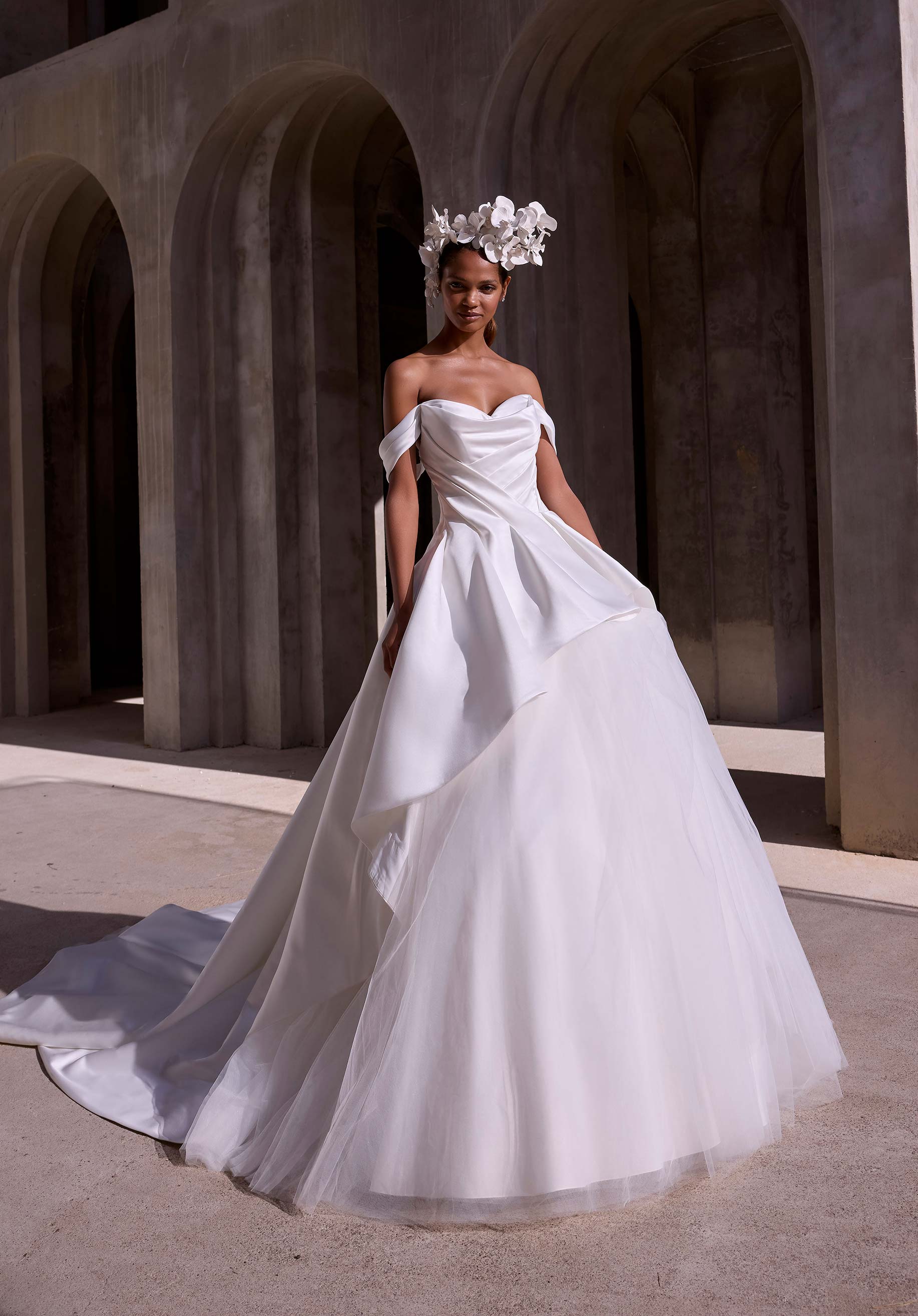 Nuwa från Morilee i ball gown stil brudklänning