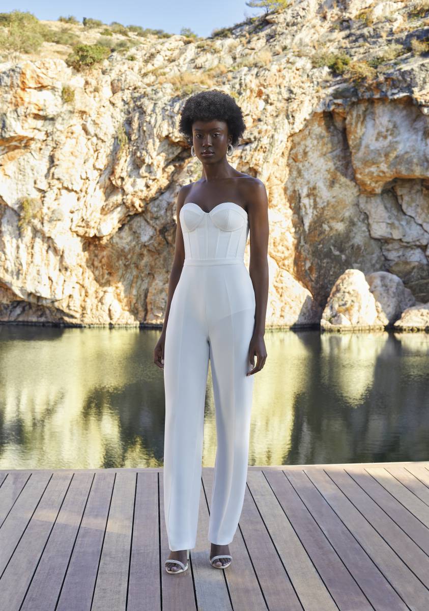 Style T213 – PA101 från Demetrios i pants, separate top stil brudklänning