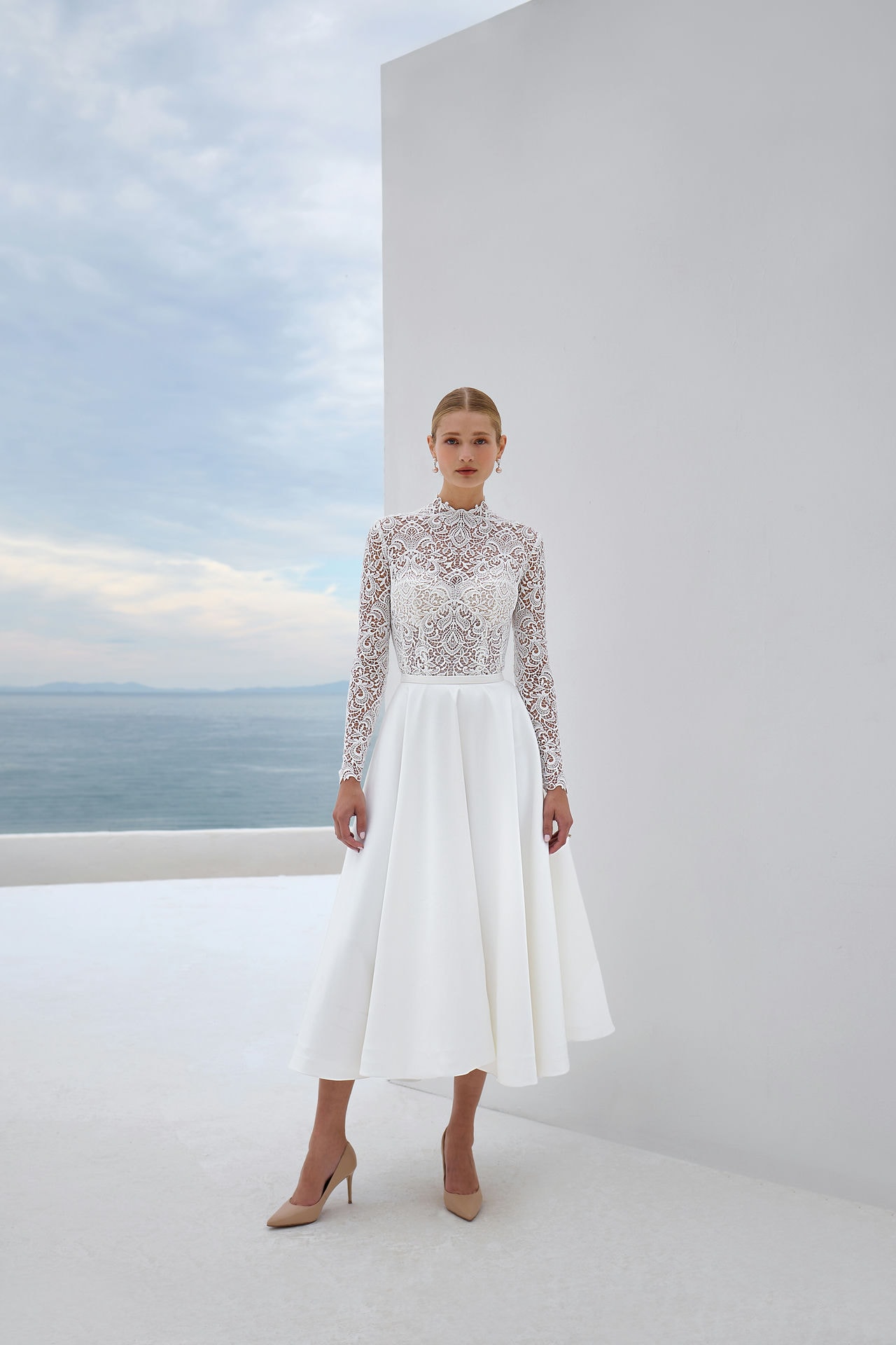 Style SK33 från Demetrios i separate skirt, tea-length stil brudklänning