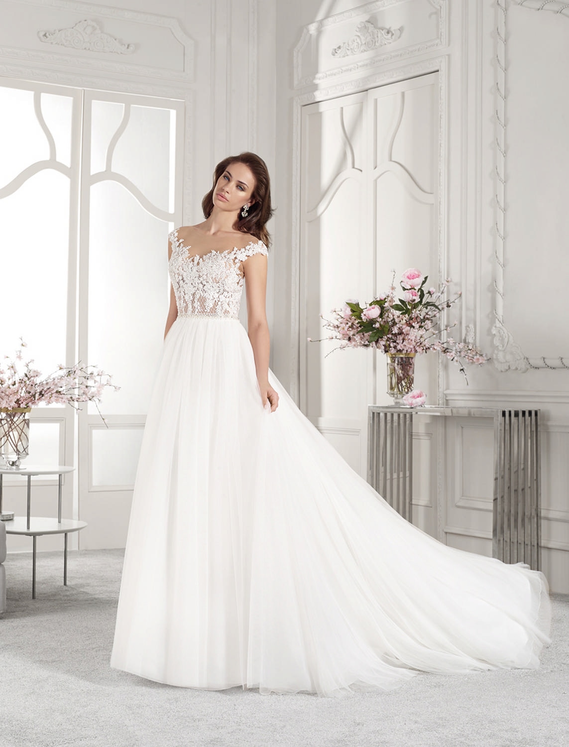 Style 840 från Demetrios i a-line stil brudklänning