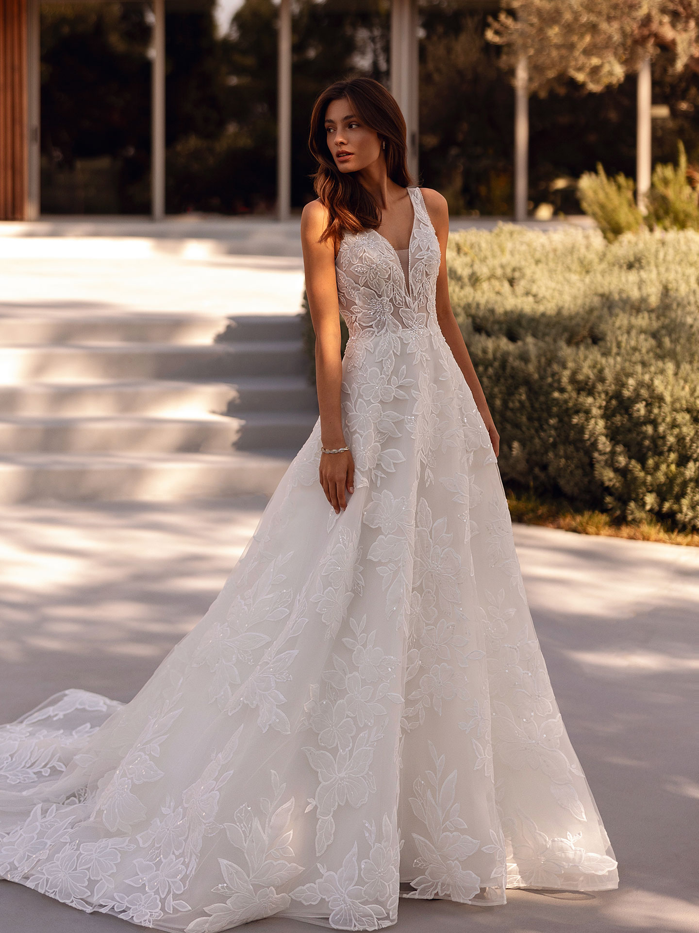 Style 1504 från Demetrios i a-line stil brudklänning