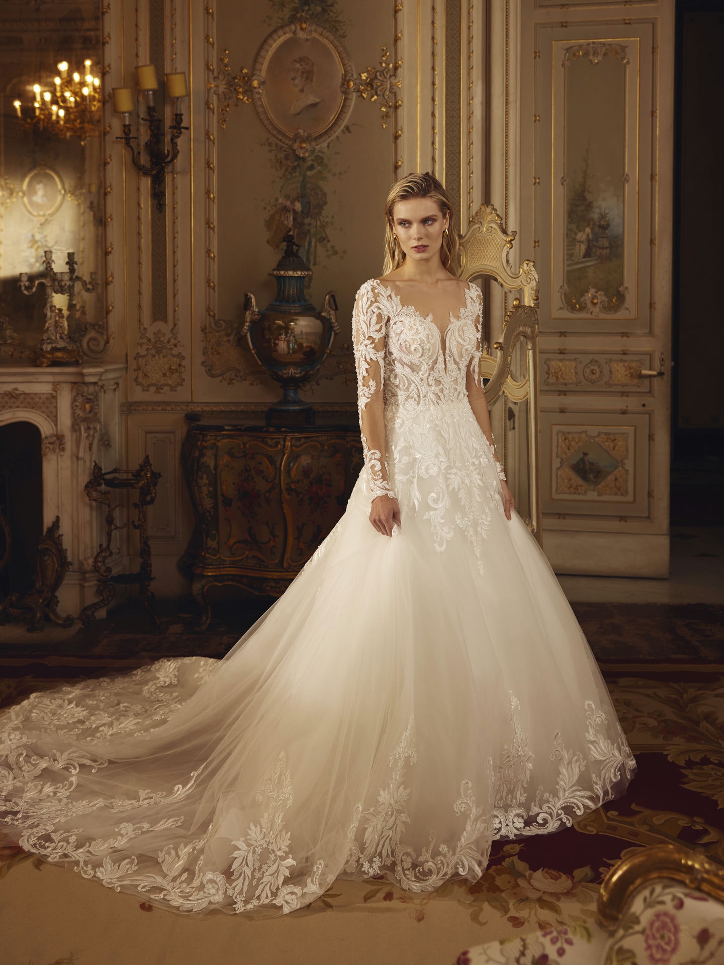 Style 1297 från Demetrios i a-line stil brudklänning