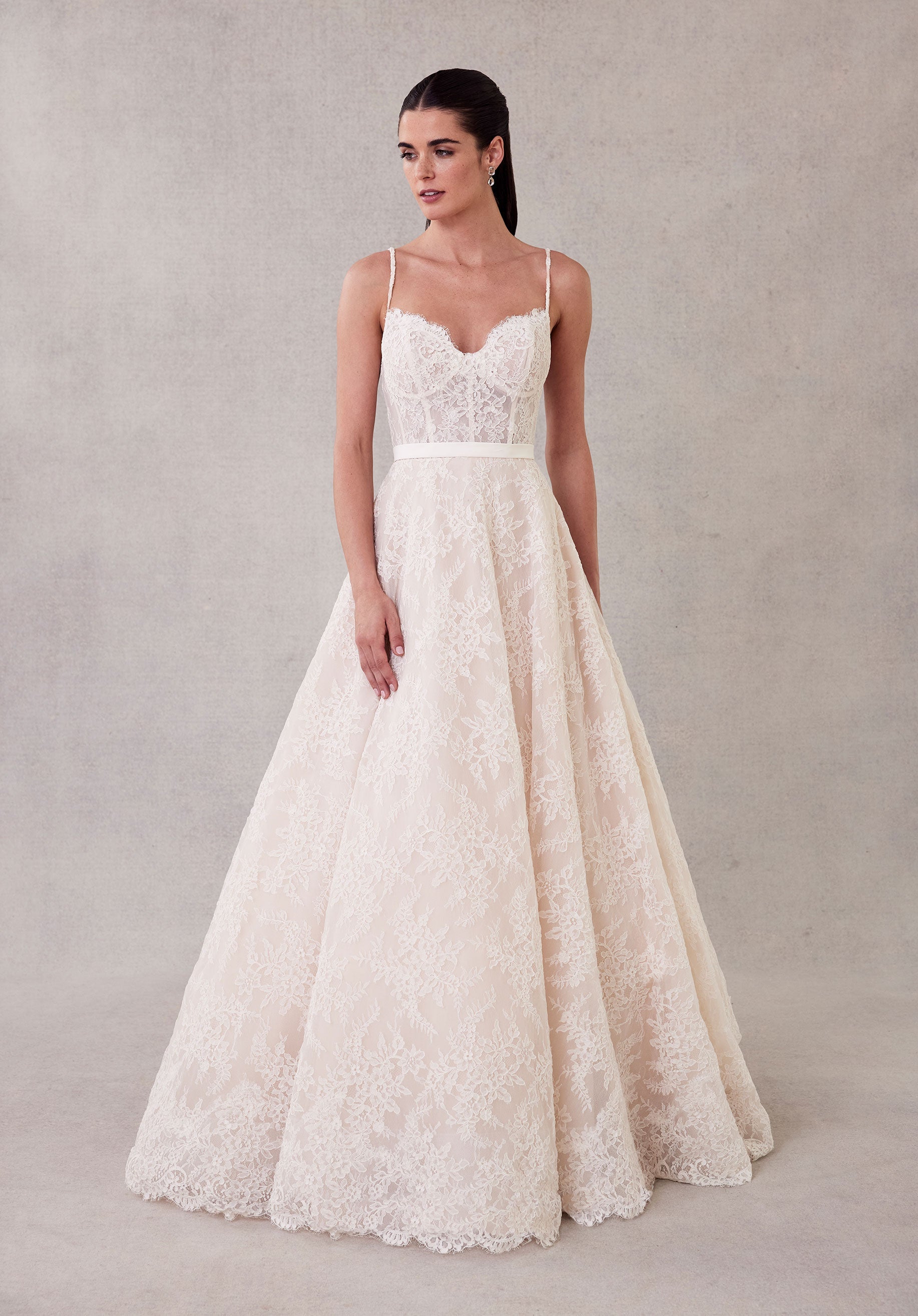 Speare från Morilee i a-line, ball gown stil brudklänning
