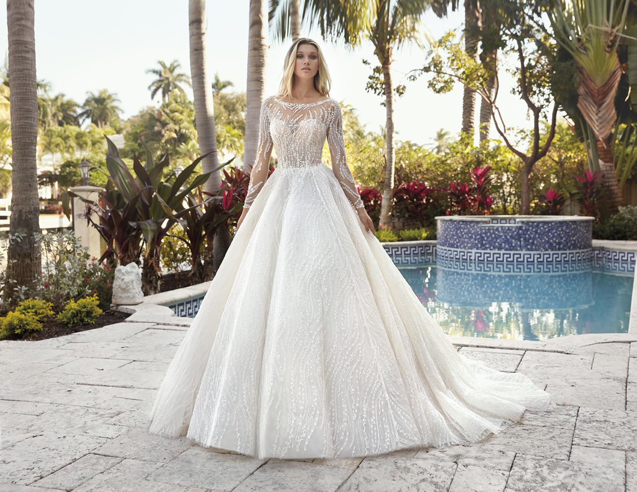 Style 1057 från Demetrios i ballgown stil brudklänning