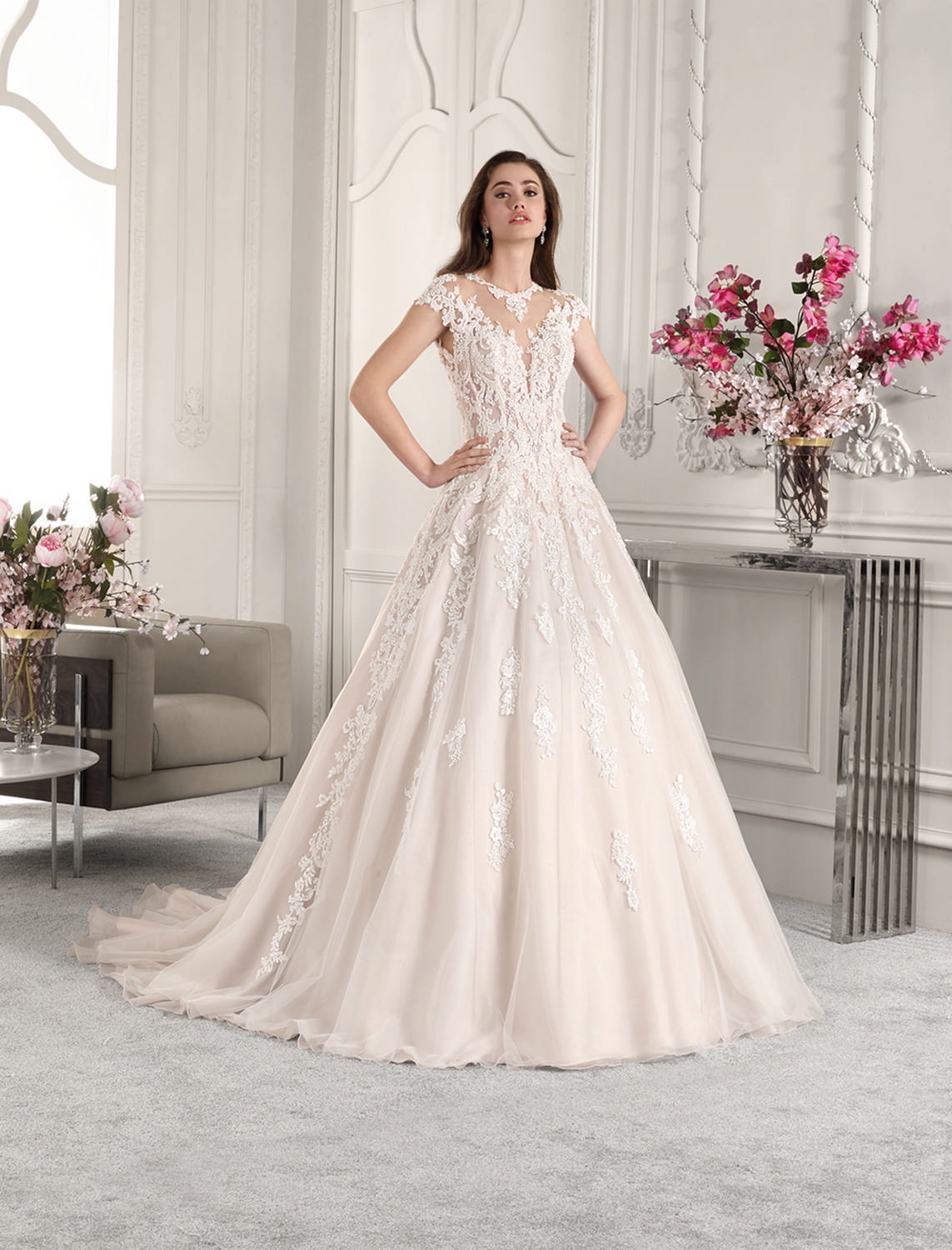 Style 822 från Demetrios i a-line stil brudklänning
