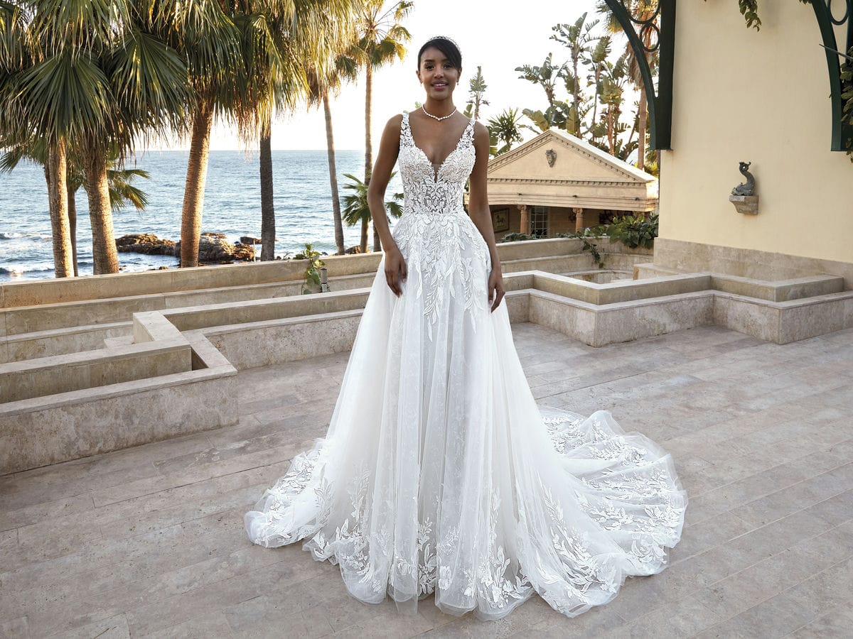 Style 1240 från Demetrios i a-line stil brudklänning