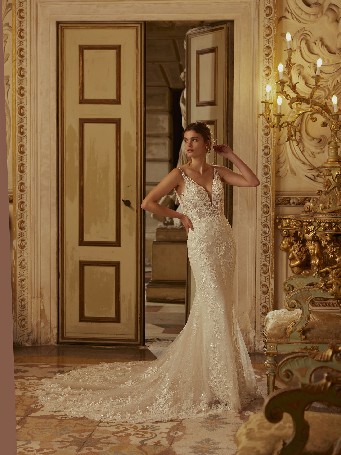 Style 1272 från Demetrios i flared stil brudklänning