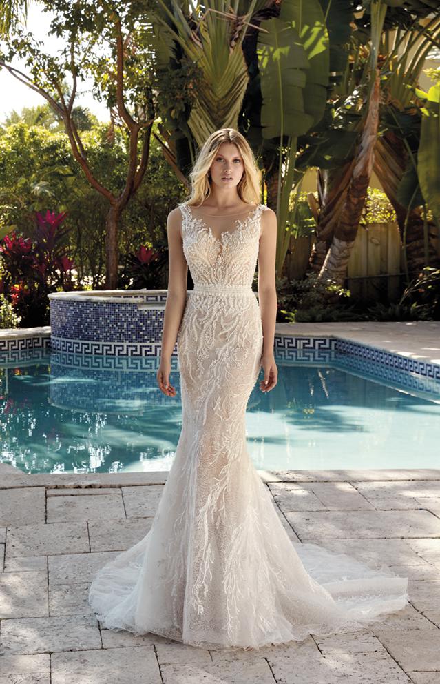 Style 1043 från Demetrios i sheath stil brudklänning