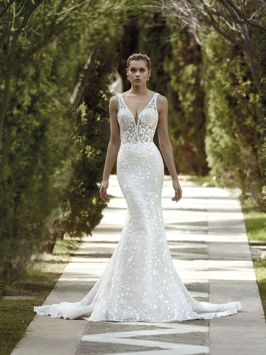Style 1180 från Demetrios i flared stil brudklänning
