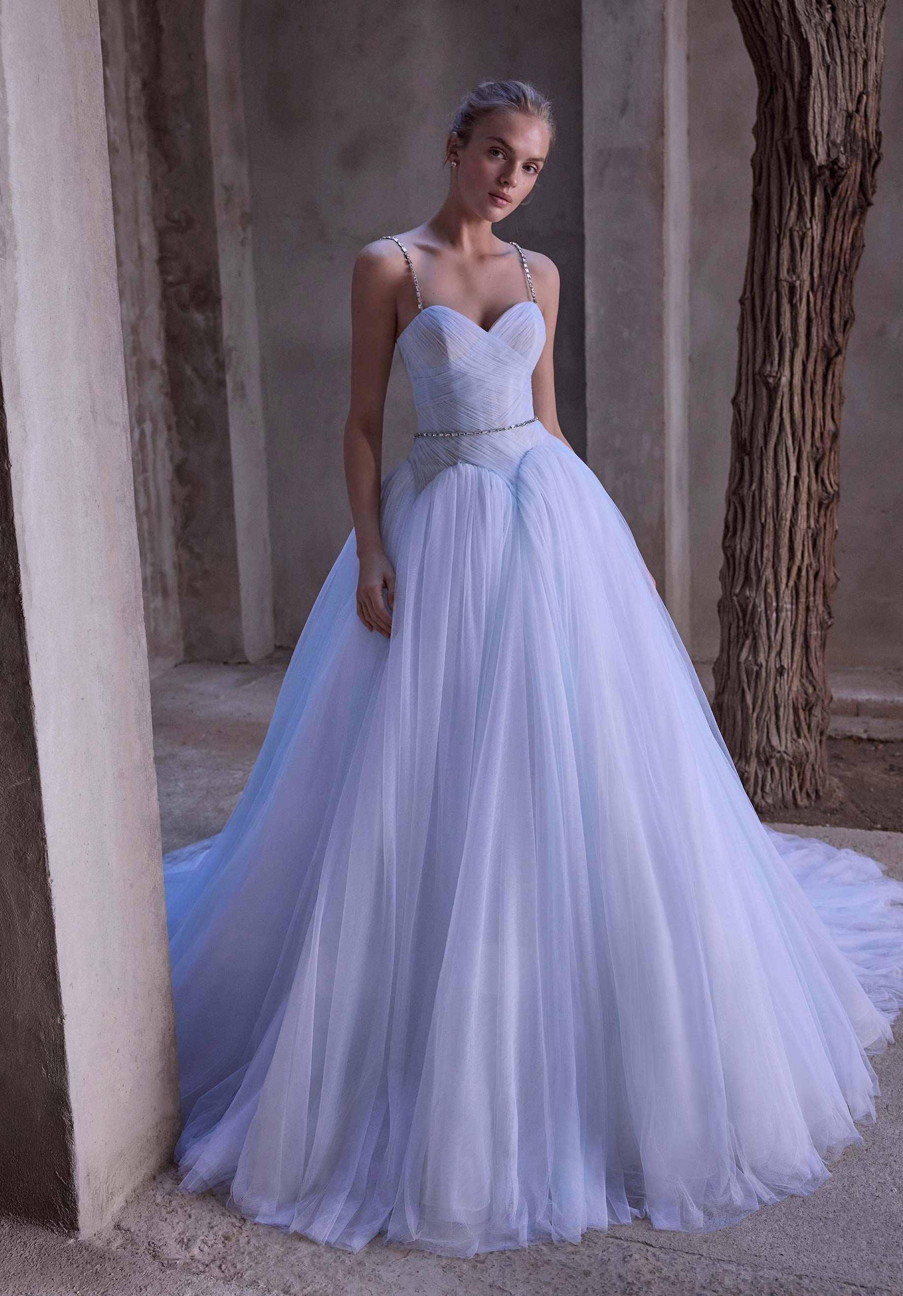 Analisa från Morilee i a-line, ball gown stil brudklänning