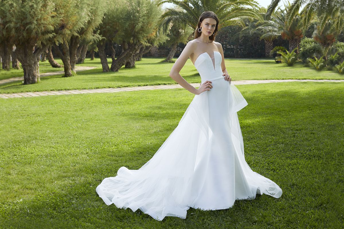 Style – DR319 från Demetrios i flared stil brudklänning