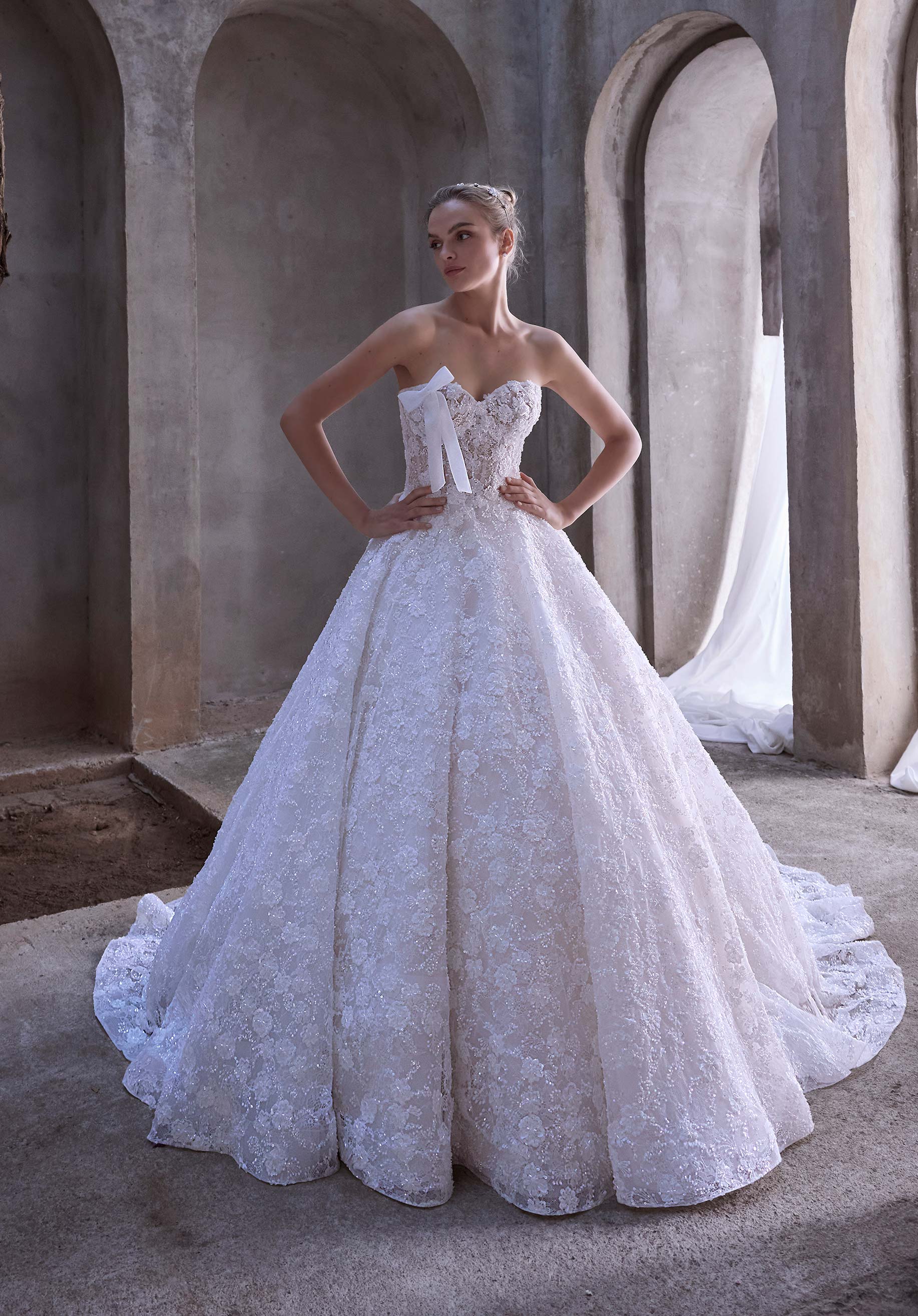 Arys från Morilee i ball gown stil brudklänning