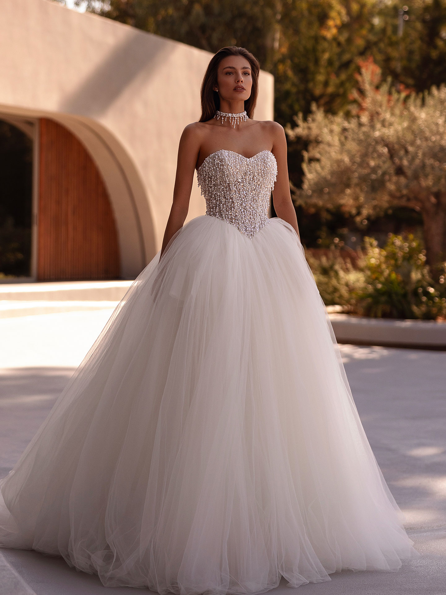 Style 1510 från Demetrios i ball gown stil brudklänning