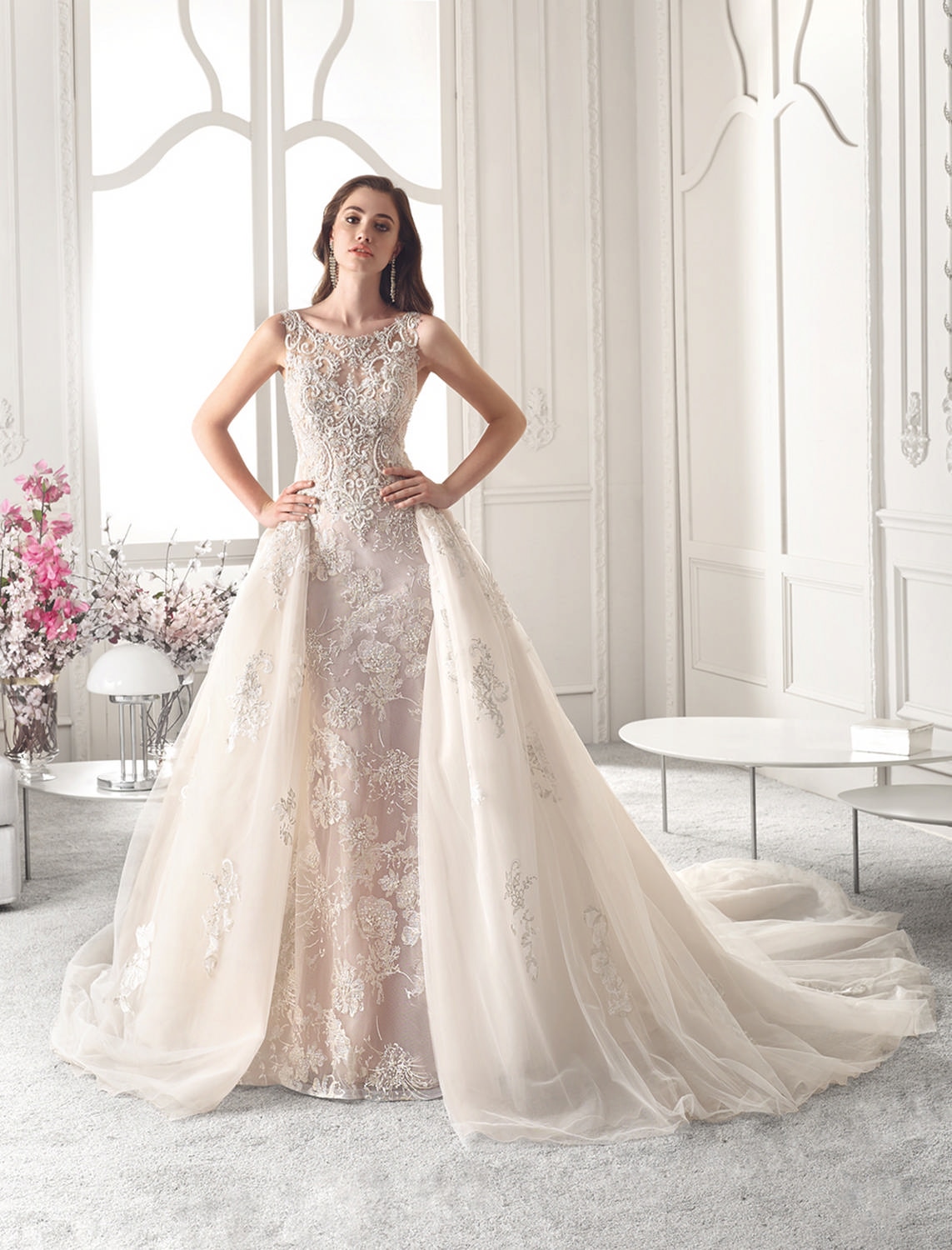 Style 825 från Demetrios i a-line stil brudklänning