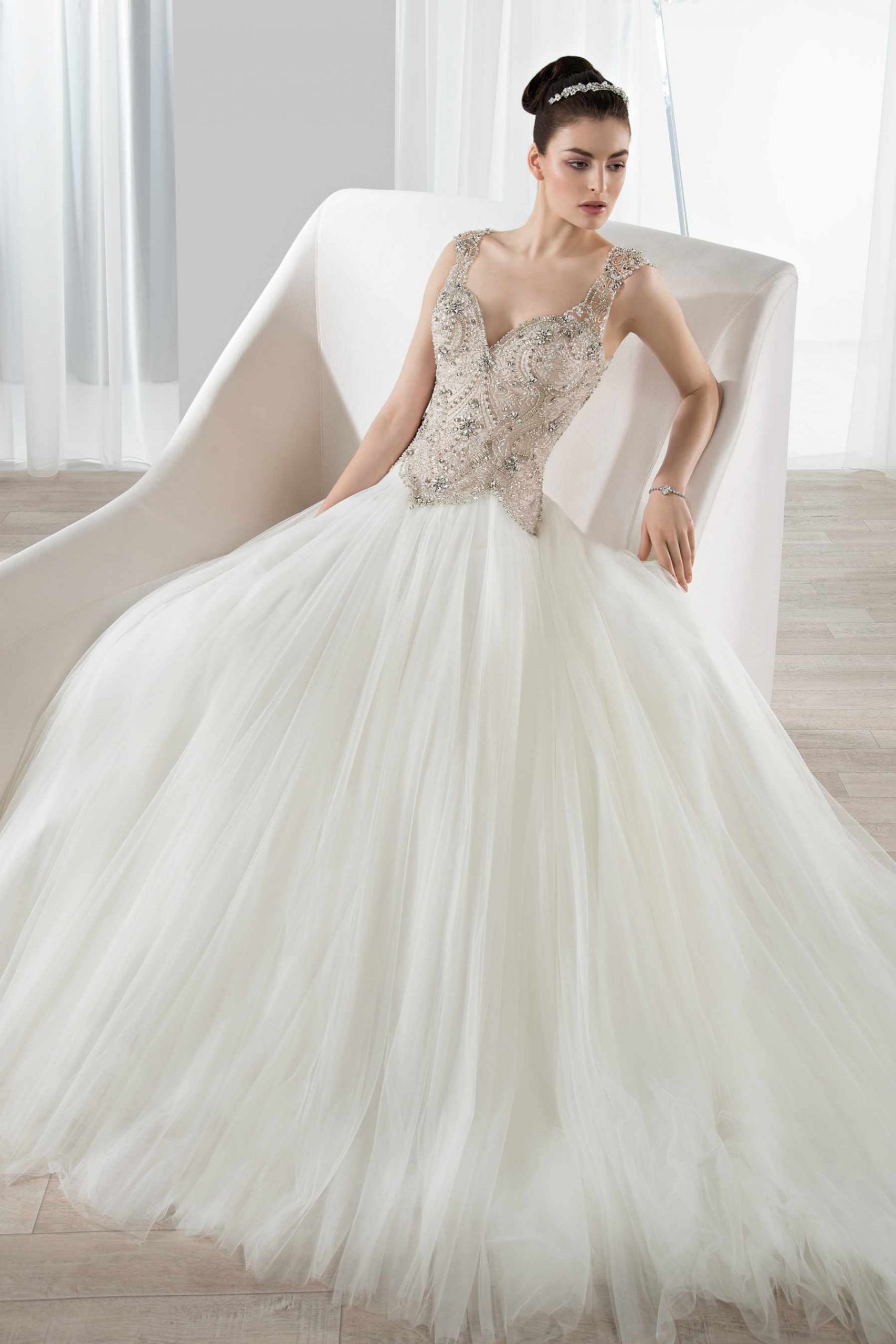 Style 618 från Demetrios i a-line stil brudklänning