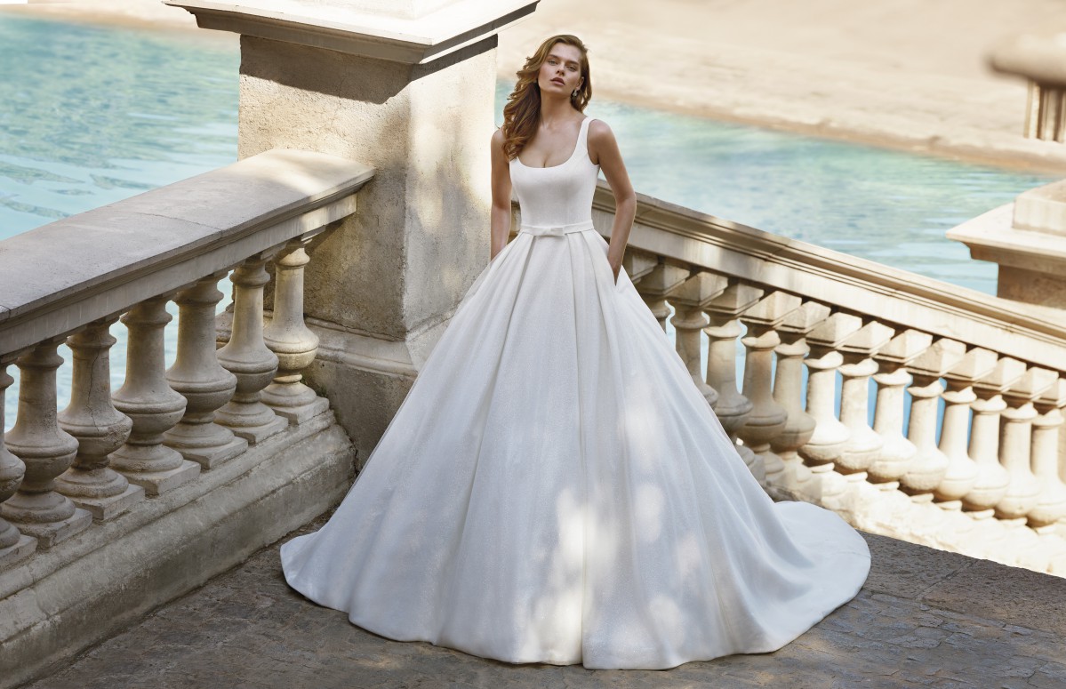 Style 1164 från Demetrios i a-line stil brudklänning