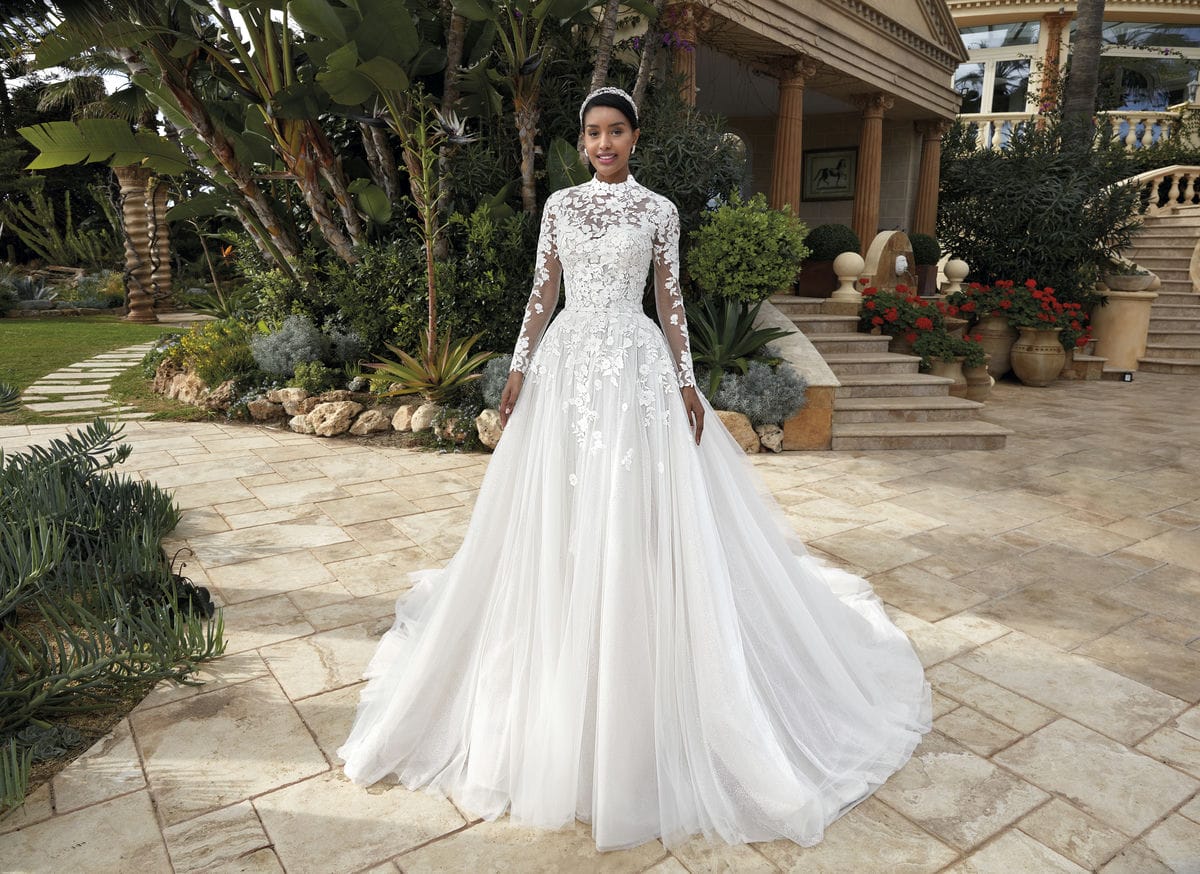 Style 1231 från Demetrios i ballgown stil brudklänning