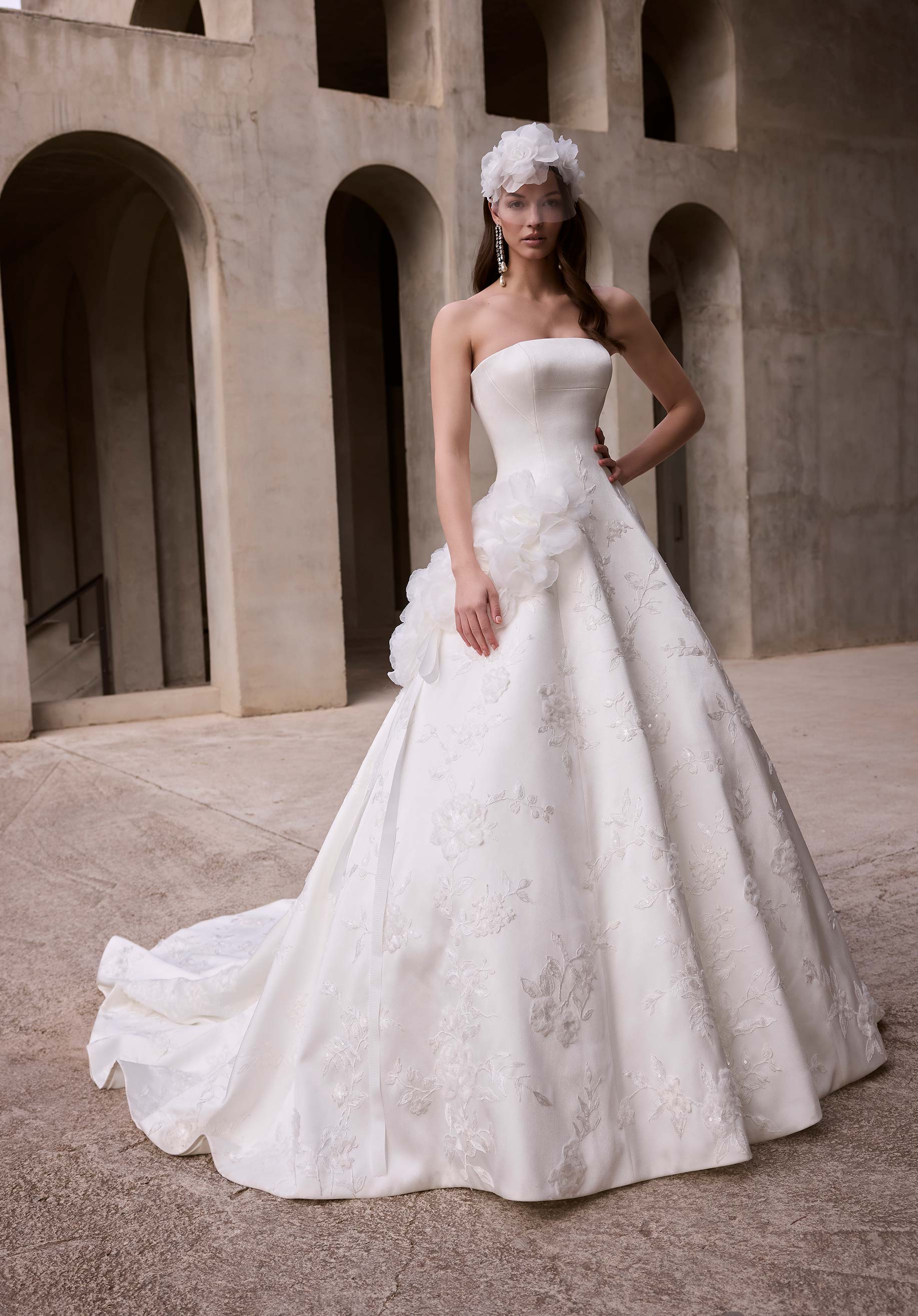 Daphira från Morilee i ball gown stil brudklänning
