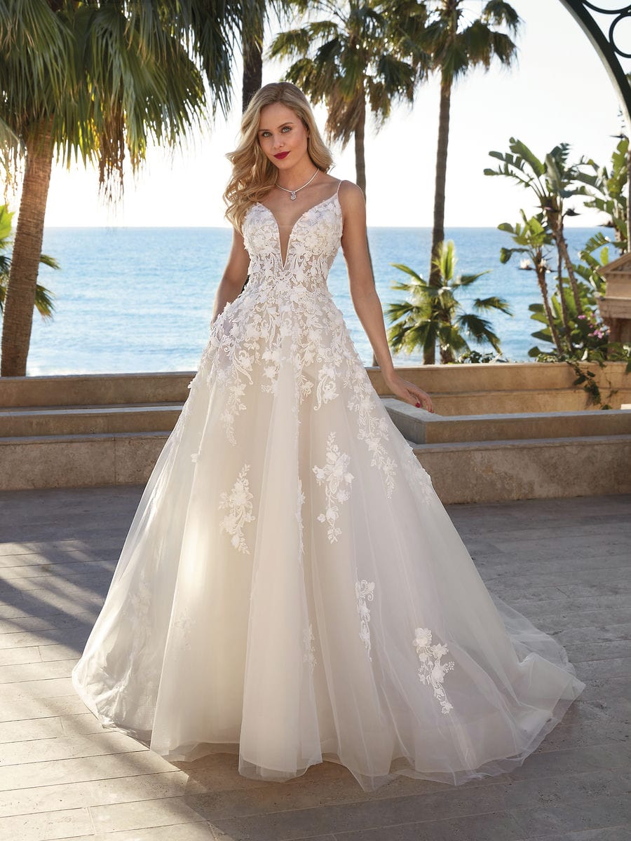Style 1221 från Demetrios i a-line stil brudklänning