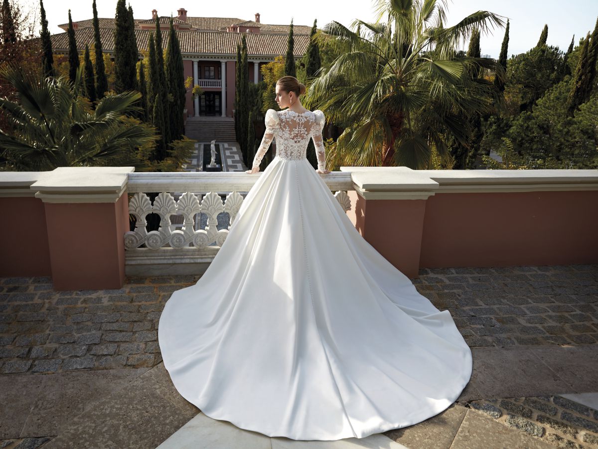 Style 1188 från Demetrios i ballgown stil brudklänning