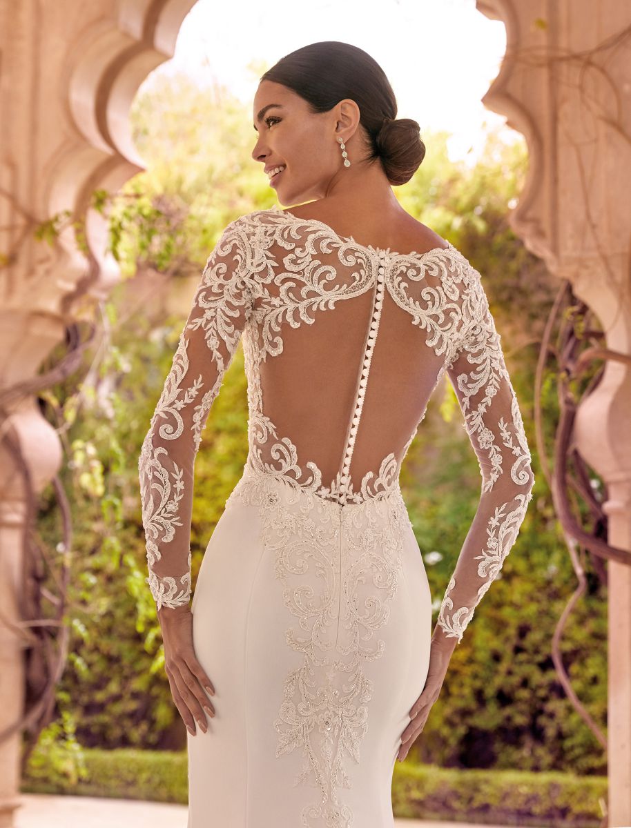 Style 1098 från Demetrios i flared stil brudklänning