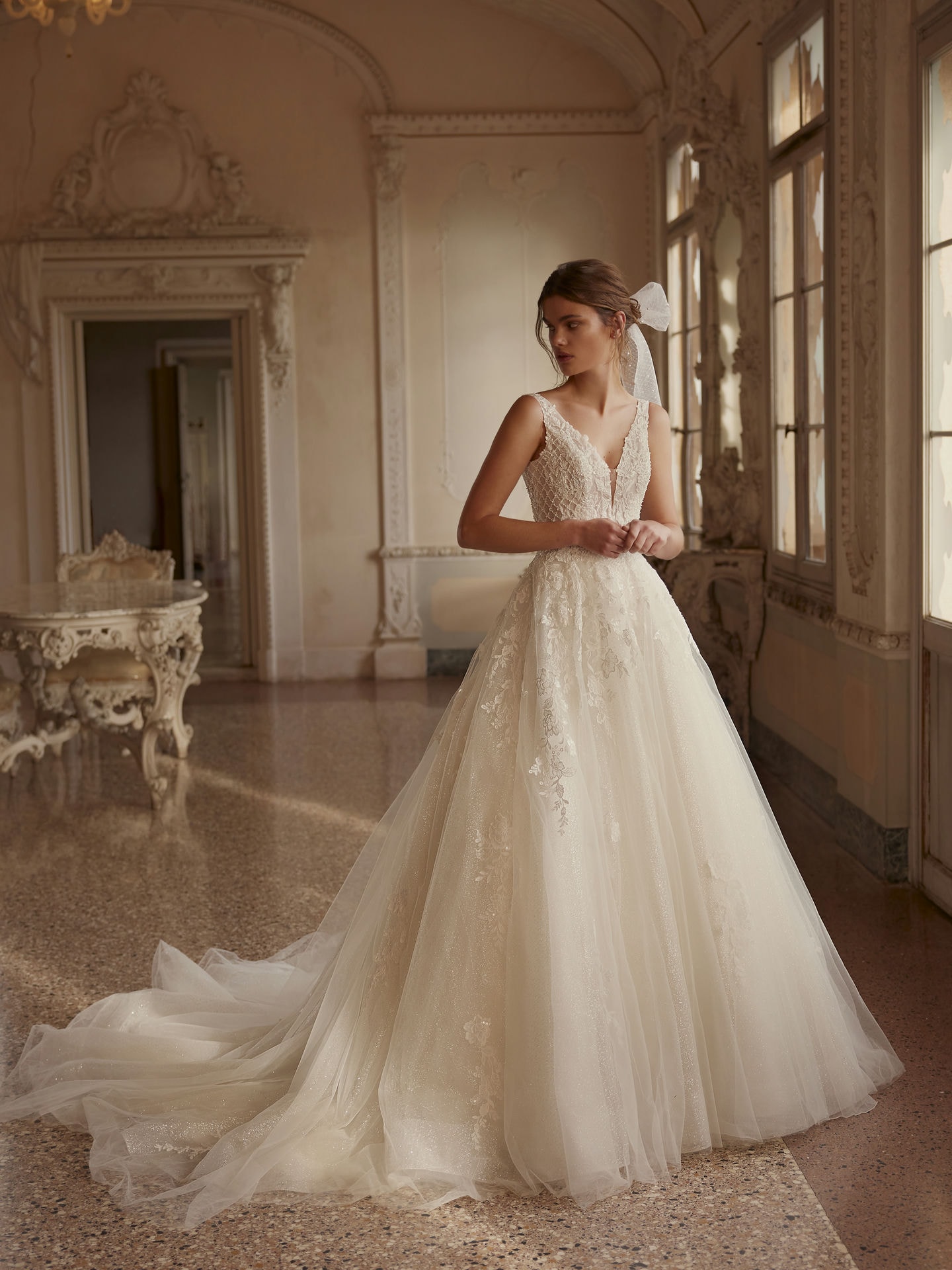 Style 1263 från Demetrios i a-line stil brudklänning