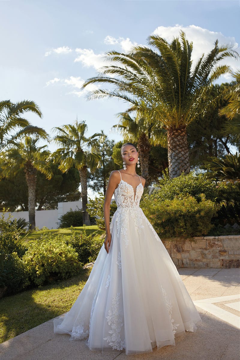 Style 200165 från Demetrios i a-line stil brudklänning
