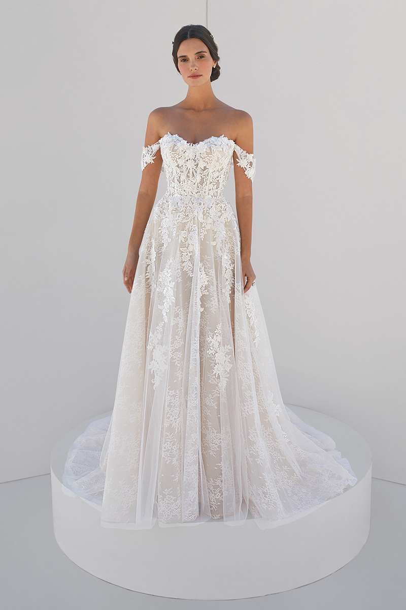Style 20206 från Demetrios i ballgown stil brudklänning