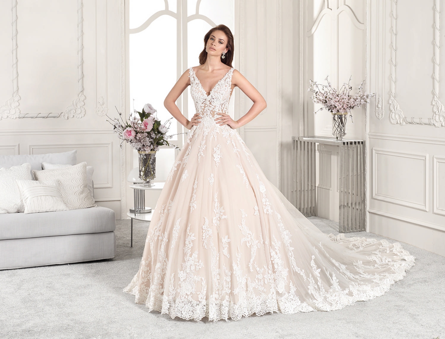 Style 874 från Demetrios i ballgown stil brudklänning