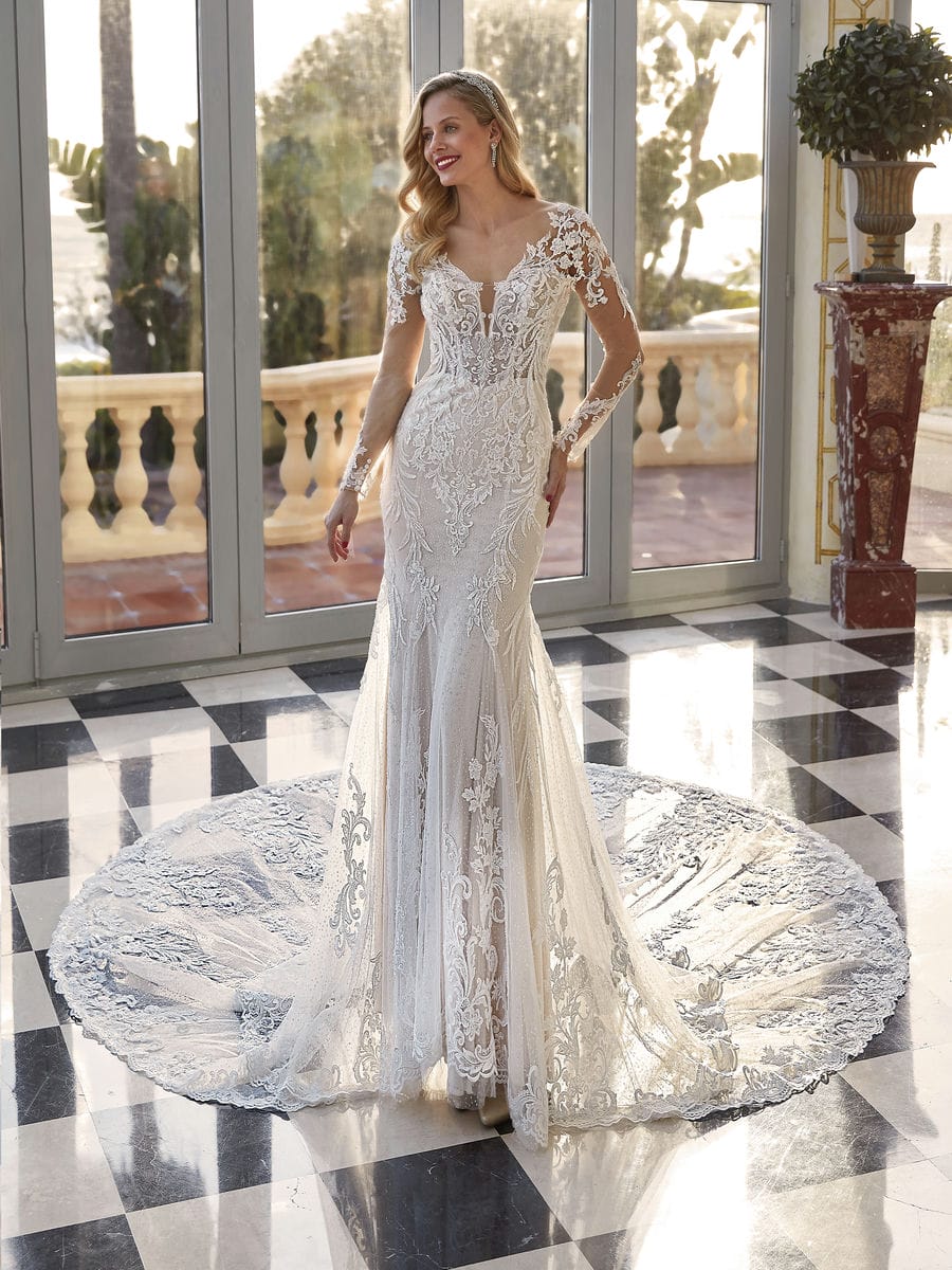 Style 1229 från Demetrios i flared stil brudklänning