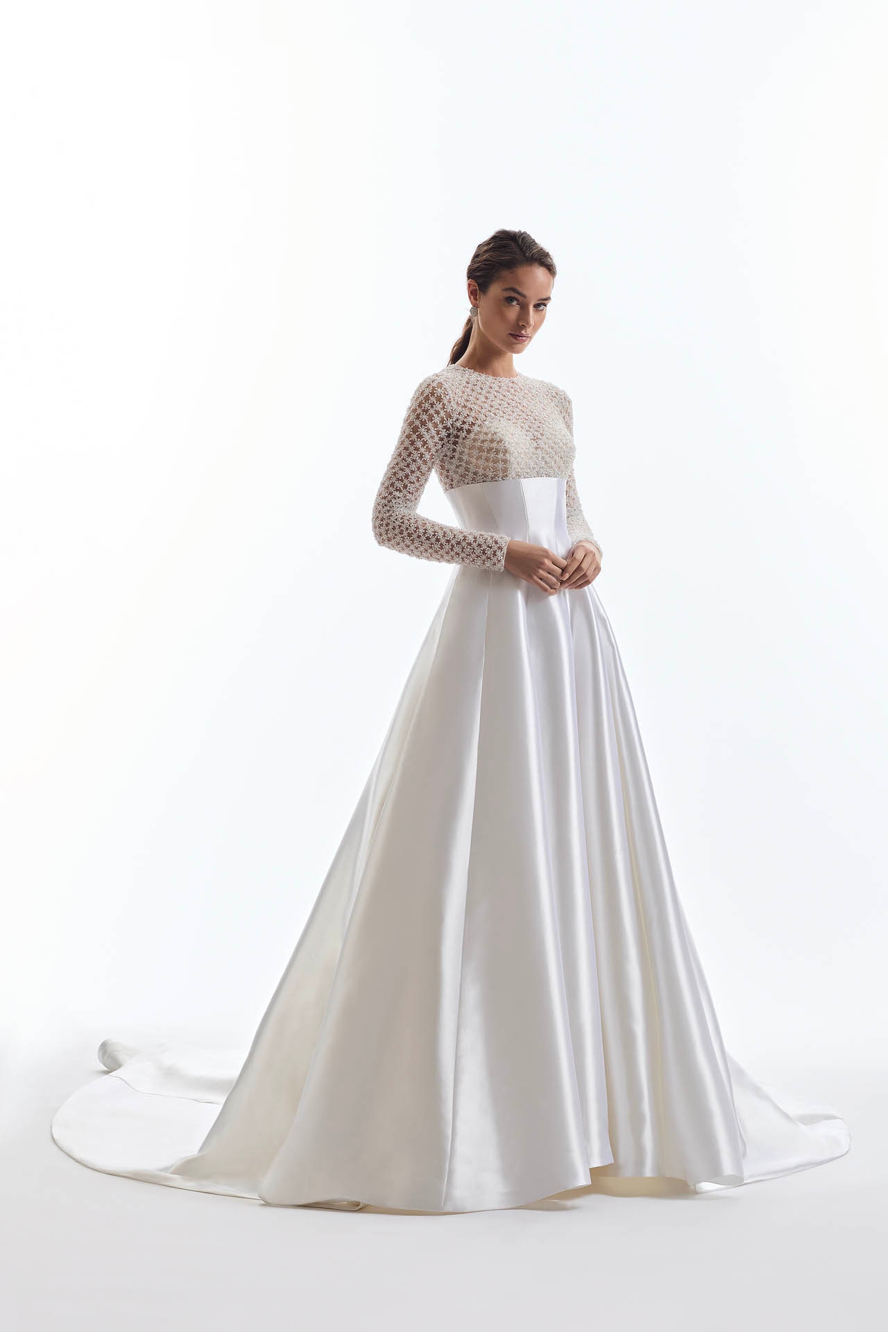 Style AM68 från Demetrios i ballgown stil brudklänning