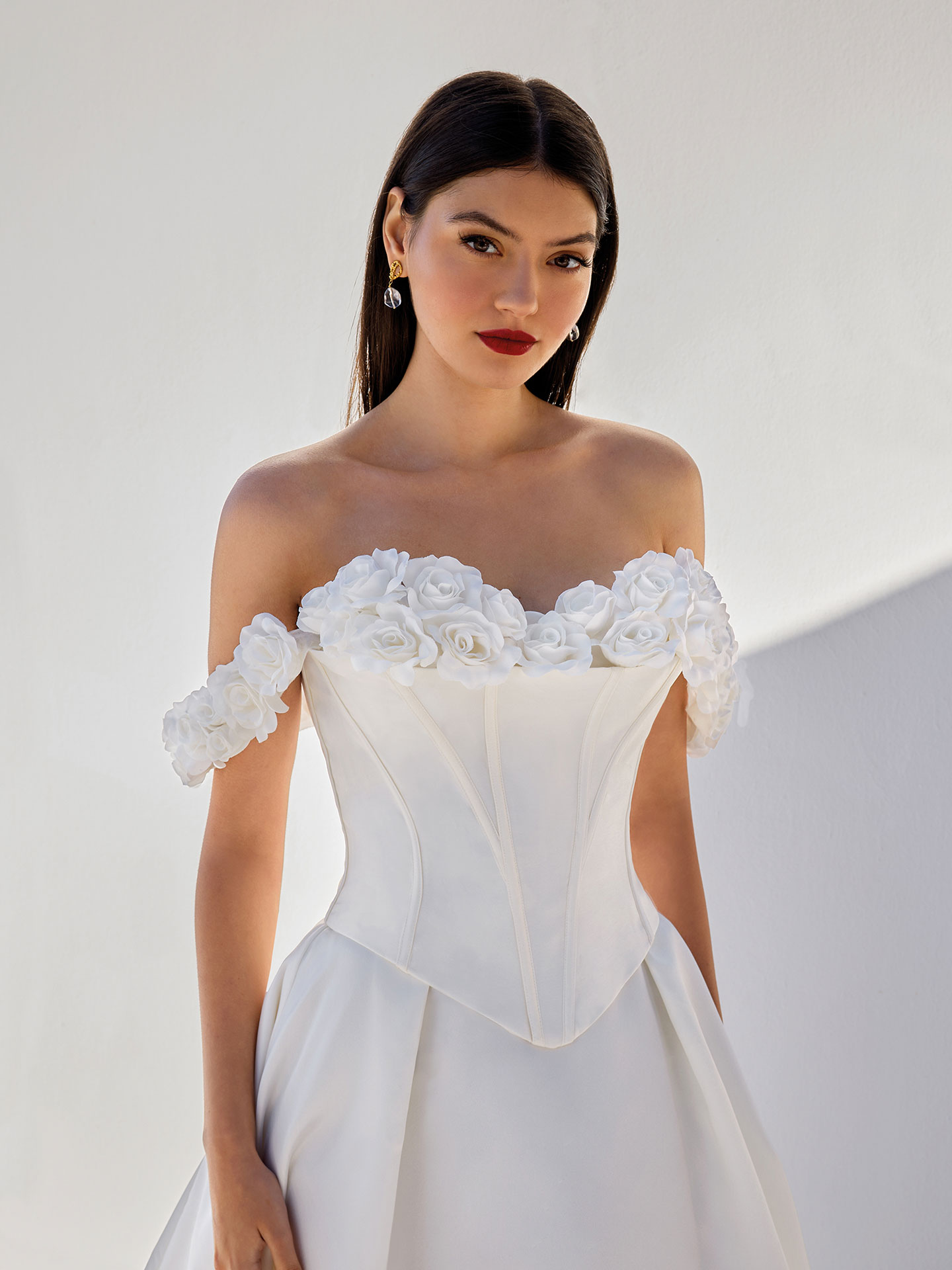 Style T249 från Demetrios i separate top stil brudklänning