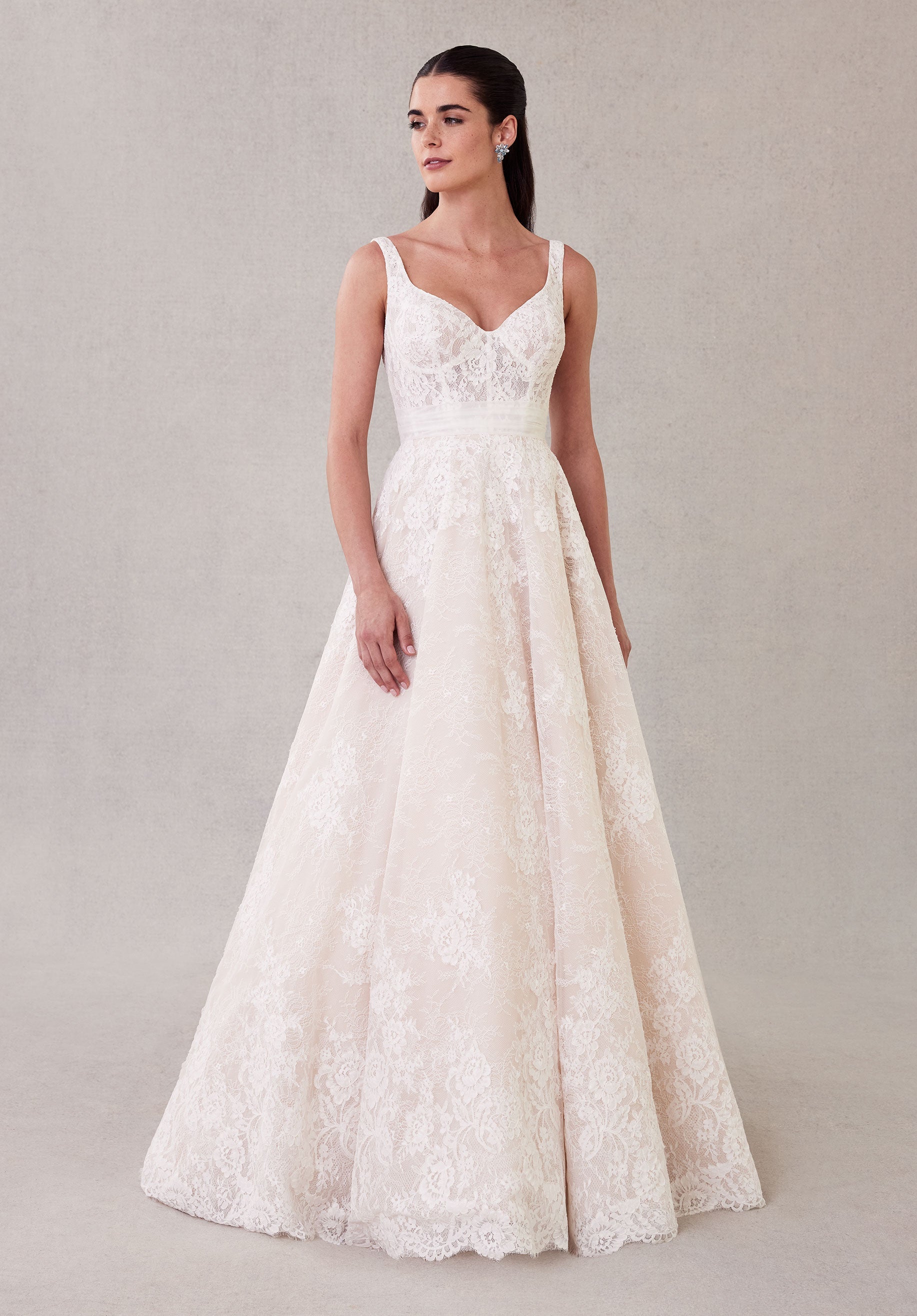 Selah från Morilee i ball gown stil brudklänning
