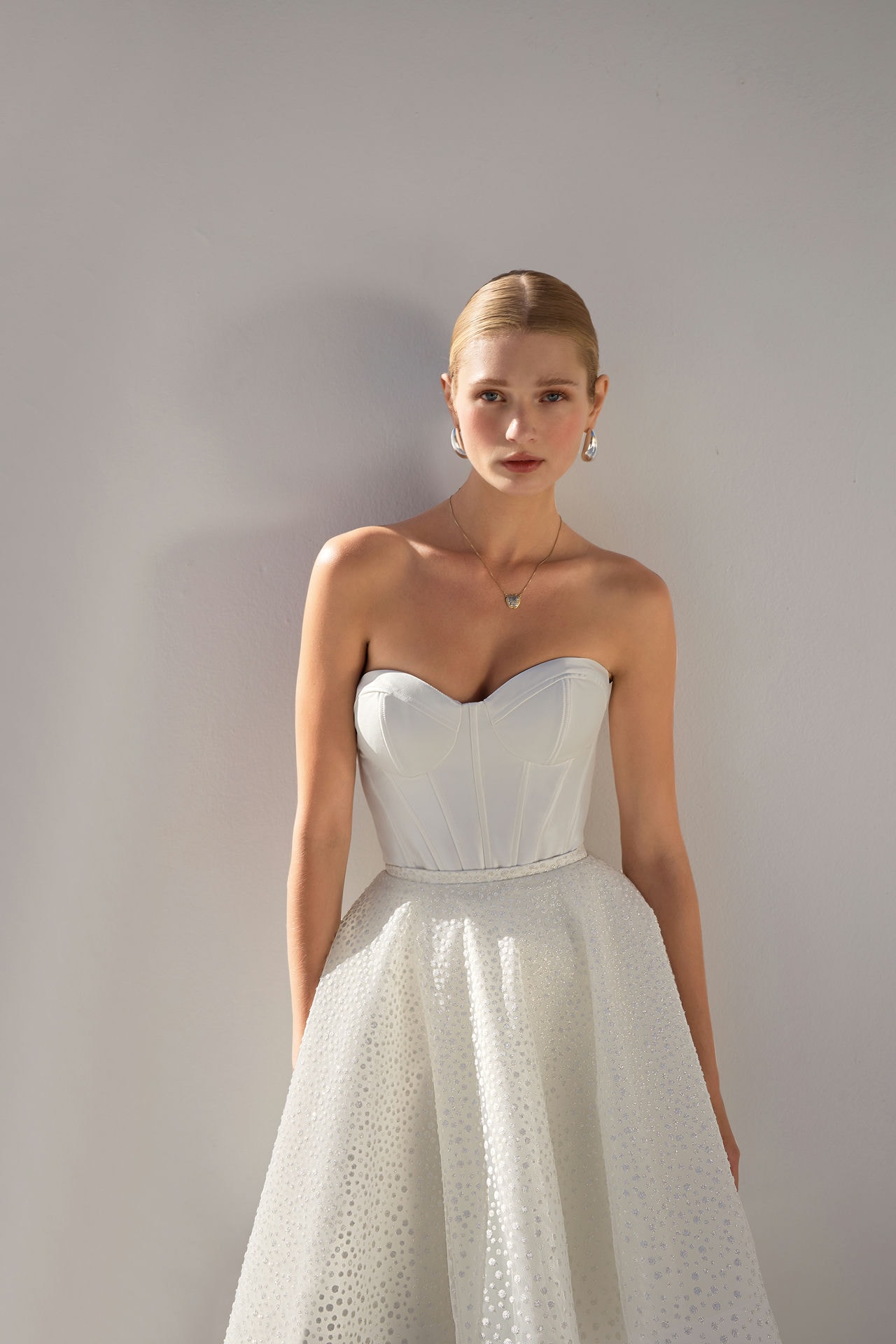 Style T242 från Demetrios i separate top stil brudklänning