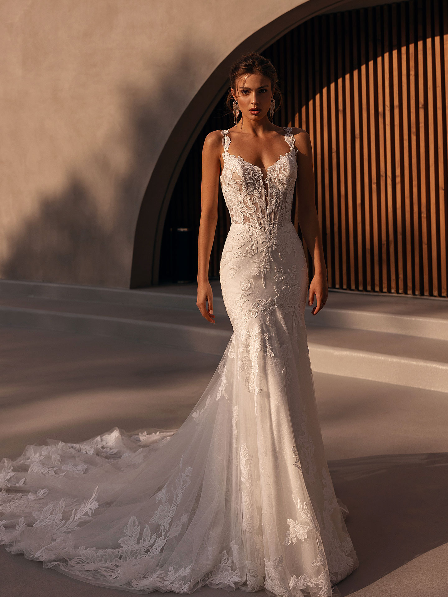 Style 1516 från Demetrios i flared stil brudklänning