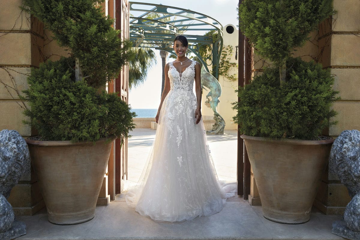 Style 1232 från Demetrios i a-line stil brudklänning