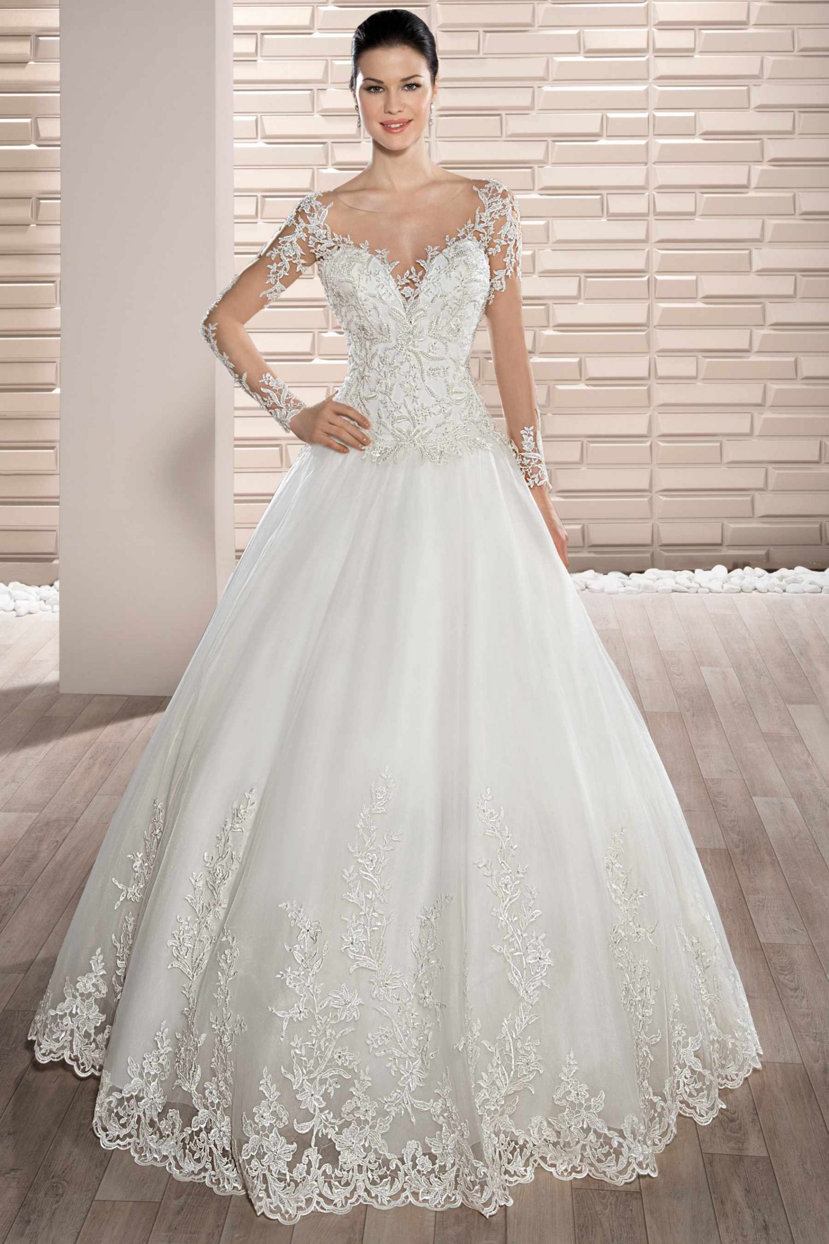 Style 729 från Demetrios i a-line stil brudklänning