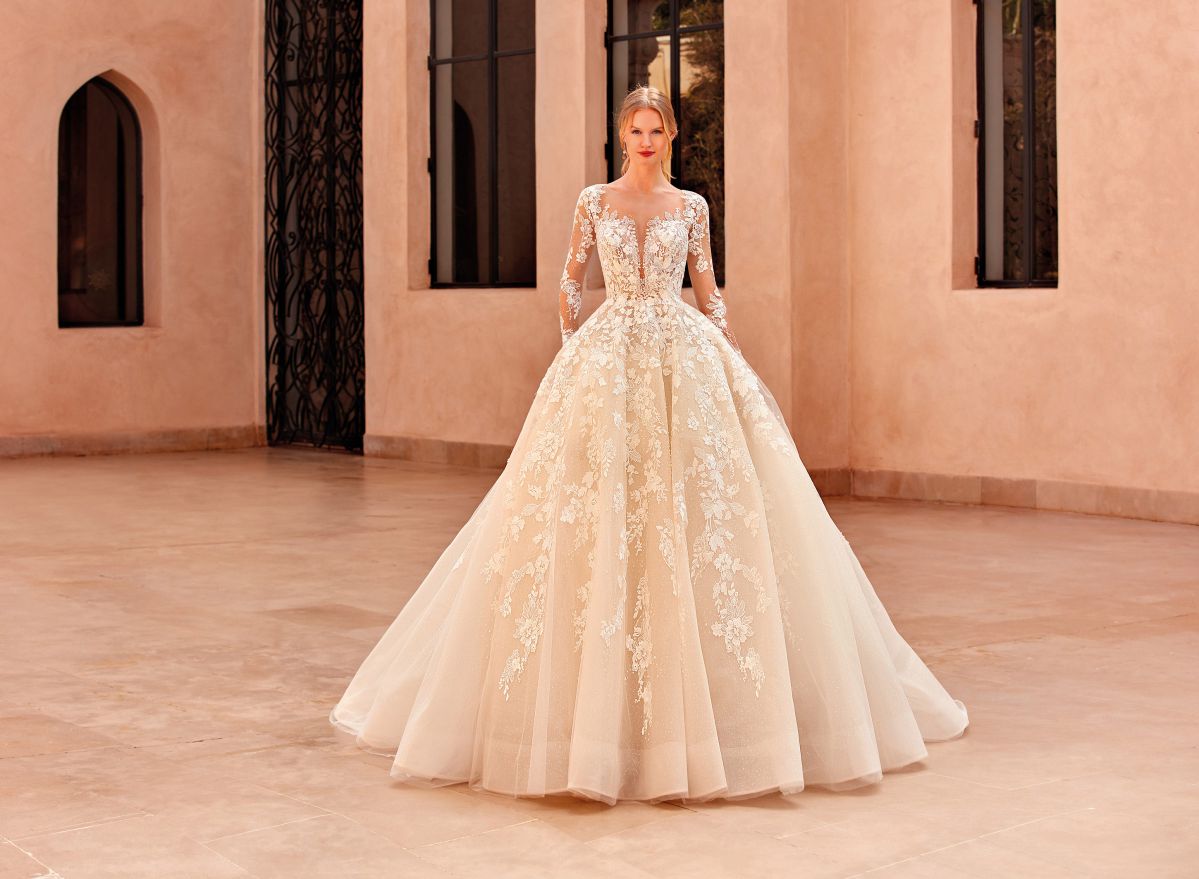 Style 1118 från Demetrios i ballgown stil brudklänning
