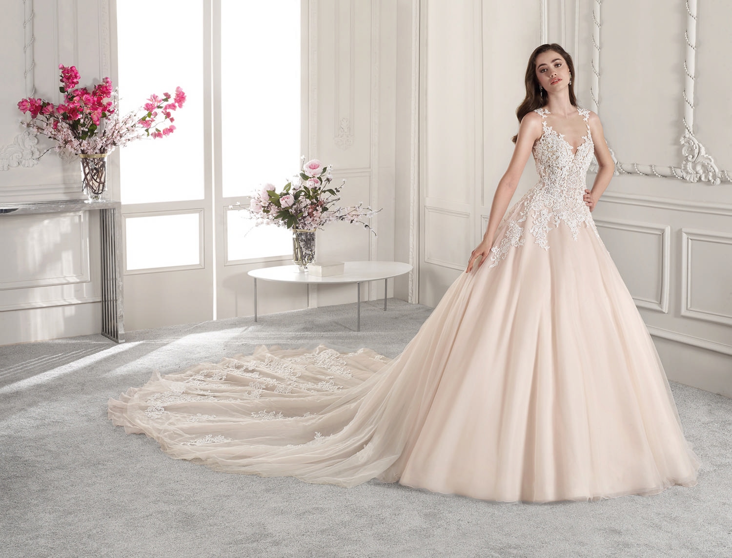 Style 819 från Demetrios i a-line stil brudklänning