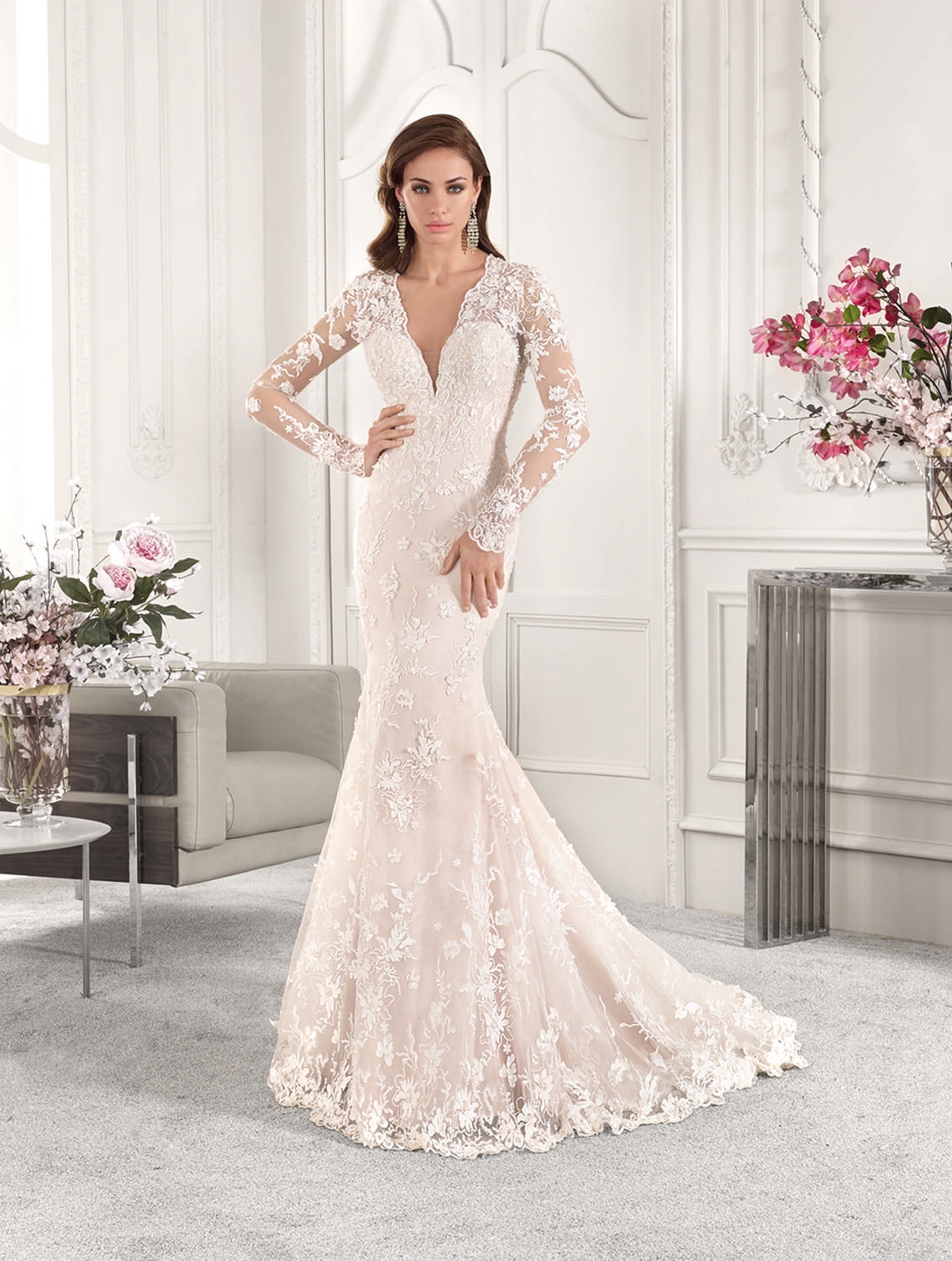 Style 876 från Demetrios i flared stil brudklänning