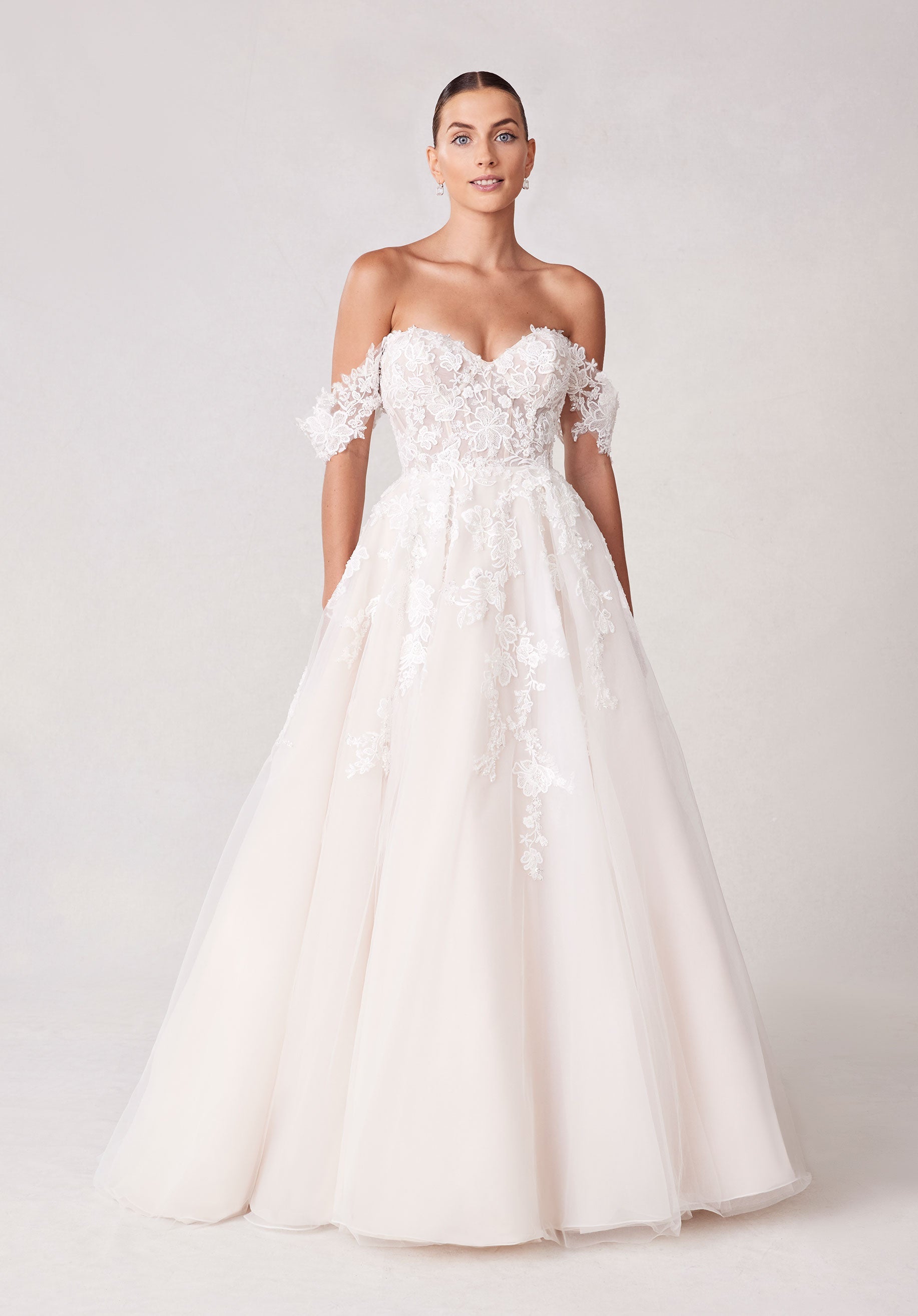 Saoirse från Morilee i a-line, ball gown stil brudklänning