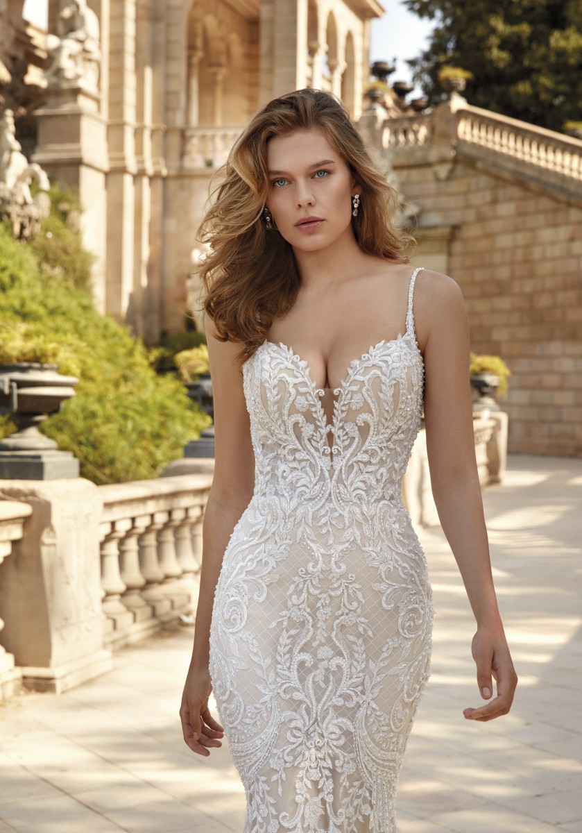 Style 1160 från Demetrios i ballgown, flared stil brudklänning