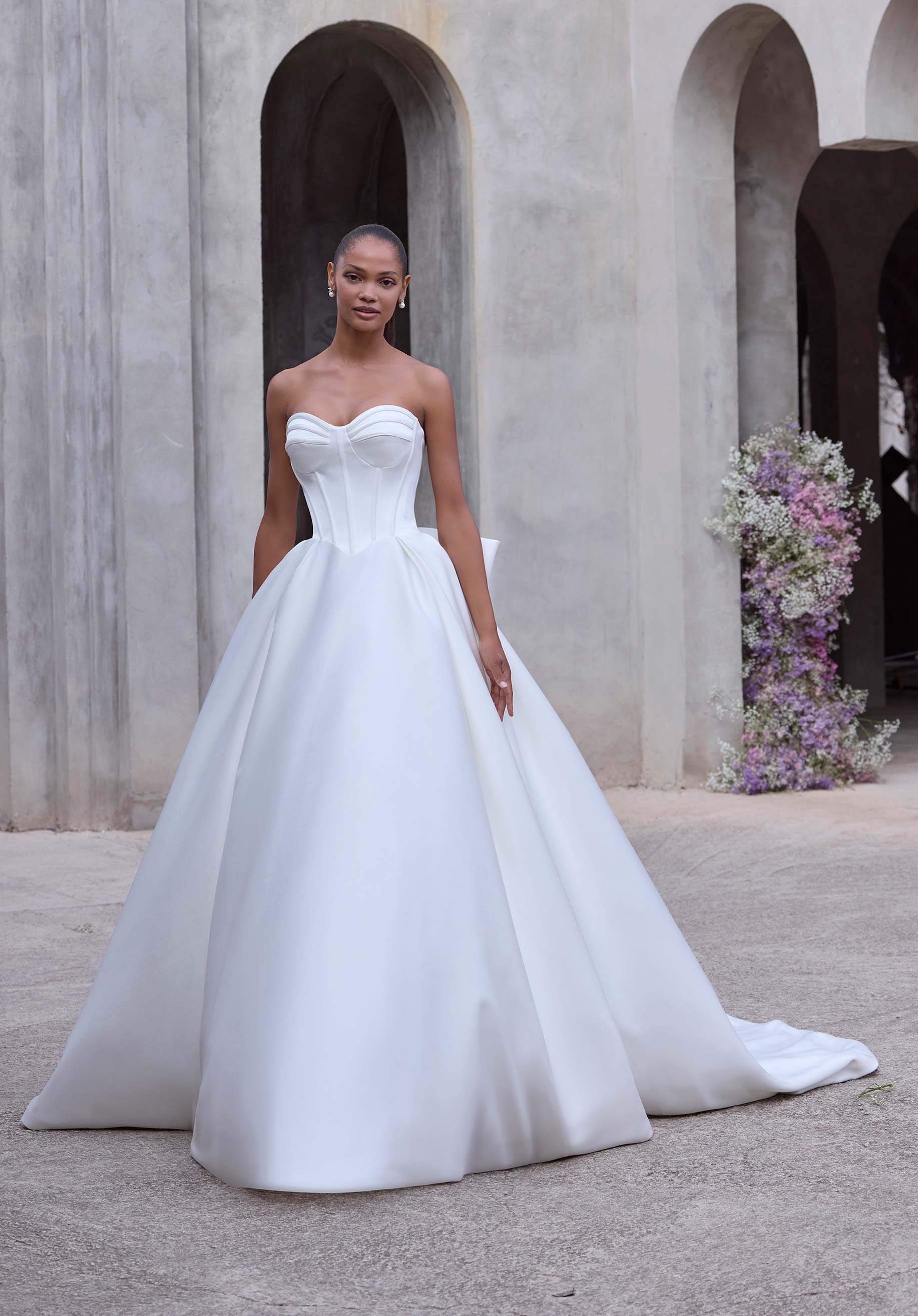 Athene från Morilee i ball gown stil brudklänning