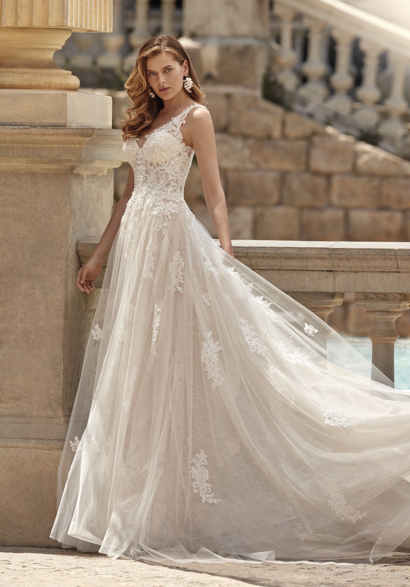 Style 1133 från Demetrios i a-line stil brudklänning