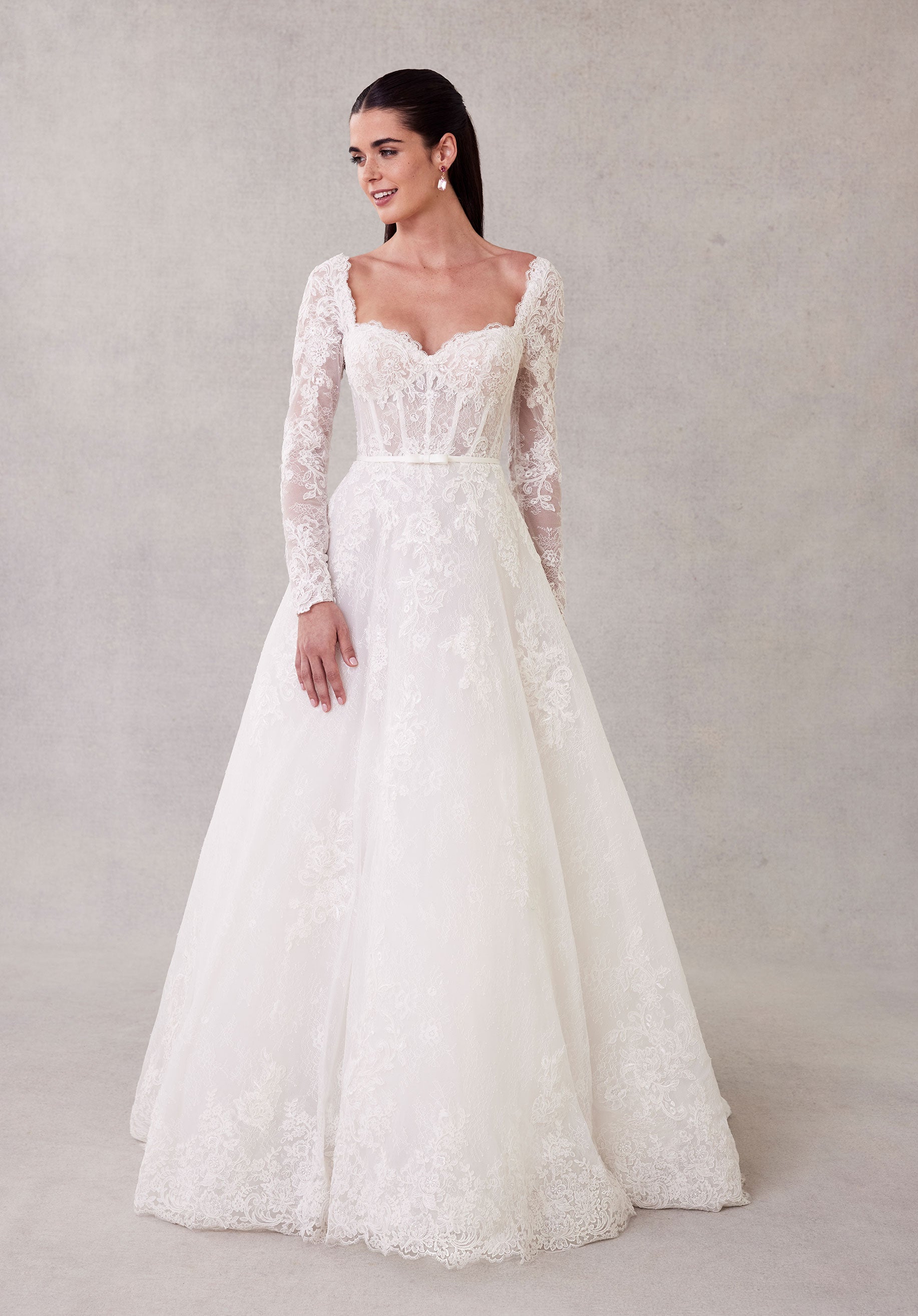 Sannah från Morilee i a-line, ball gown stil brudklänning