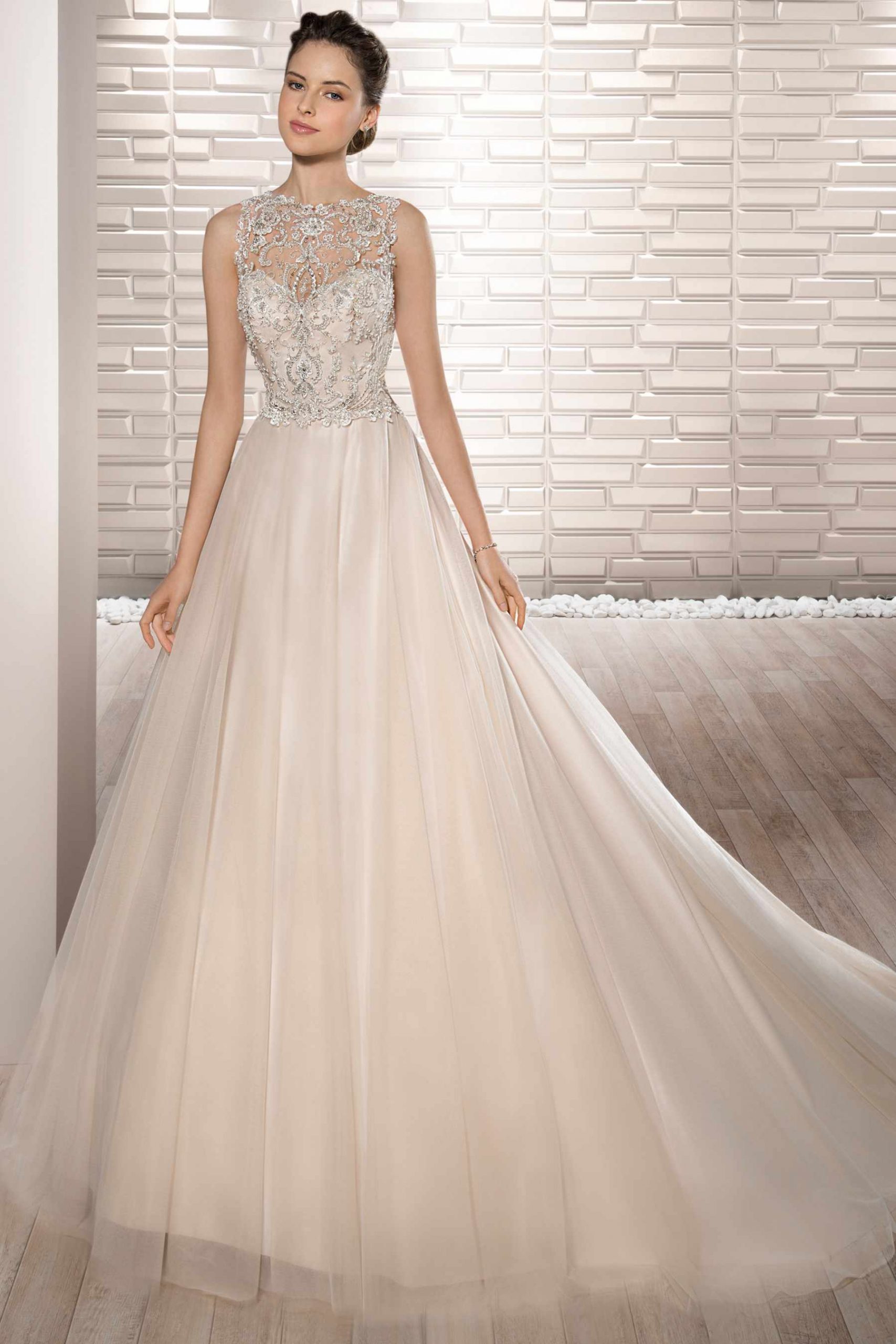Style 679 från Demetrios i a-line stil brudklänning