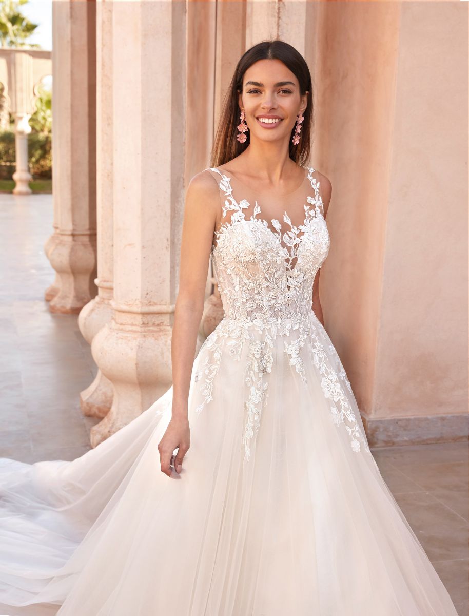 Style 1080 från Demetrios i a-line stil brudklänning