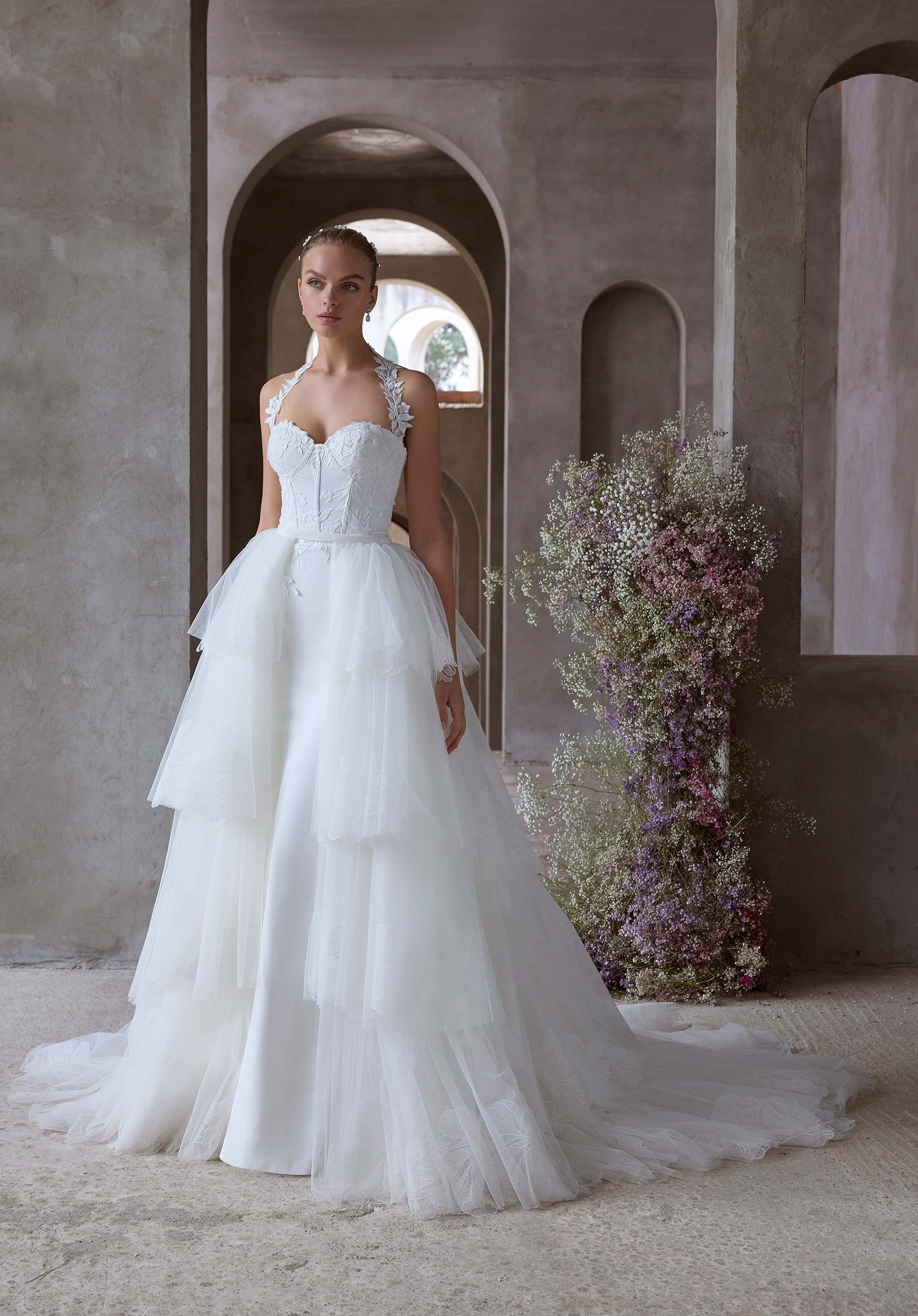 Finnli från Morilee i fit and flare stil brudklänning